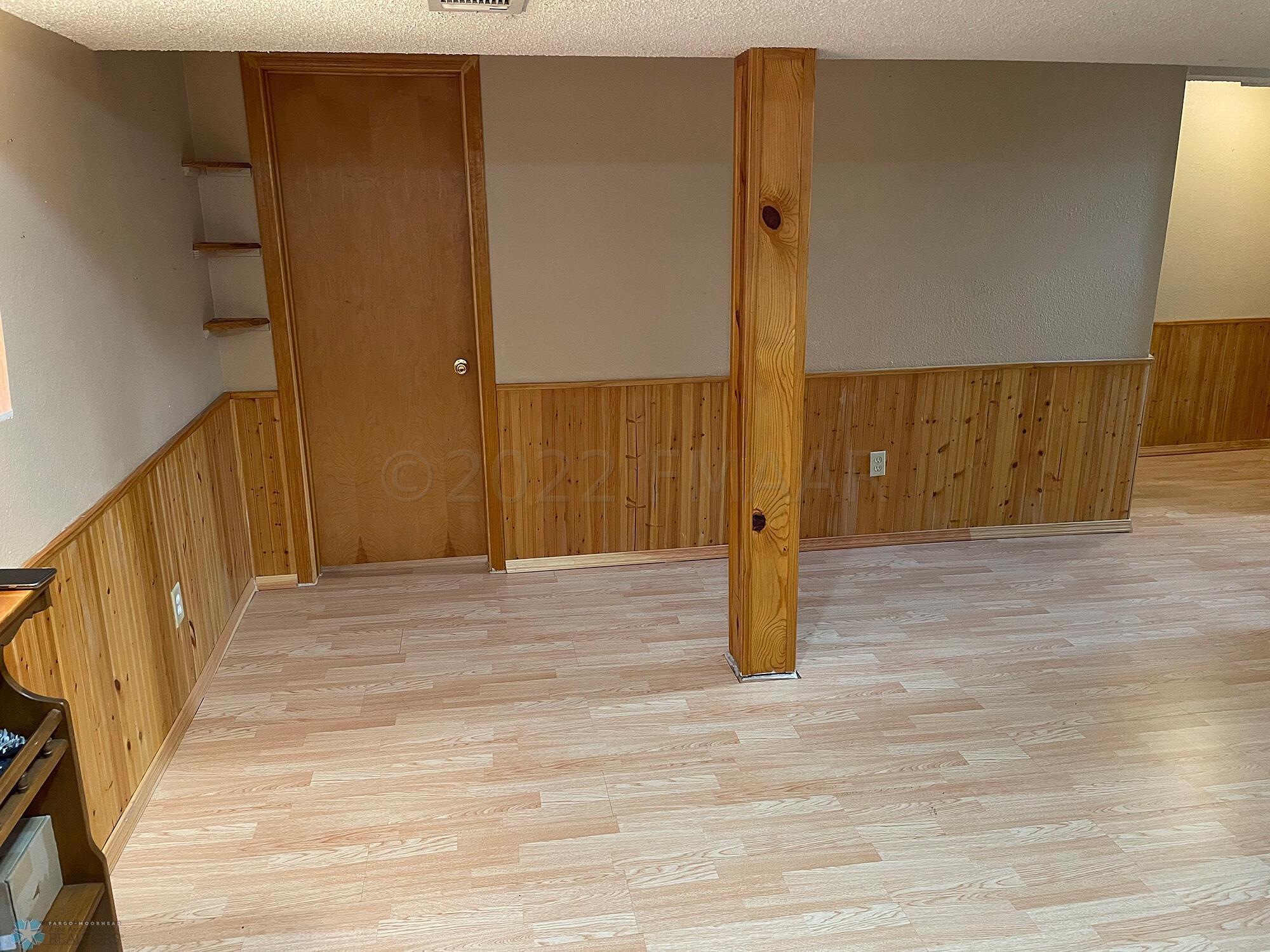 Family room. Laminate flooring 2018.