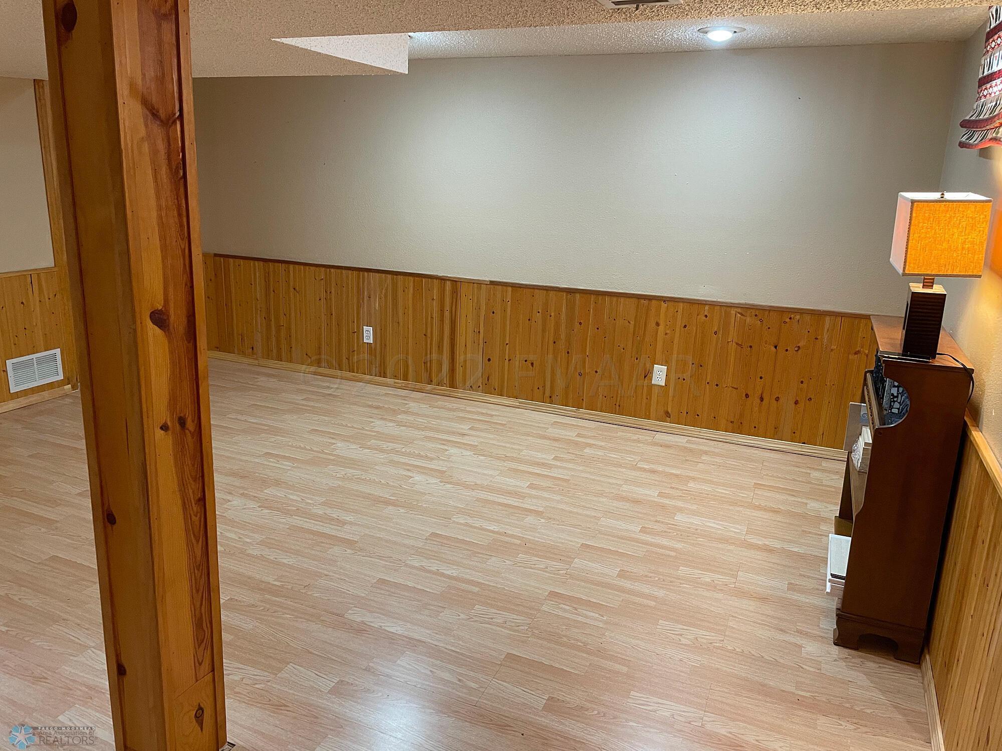Family room. Laminate flooring 2018.