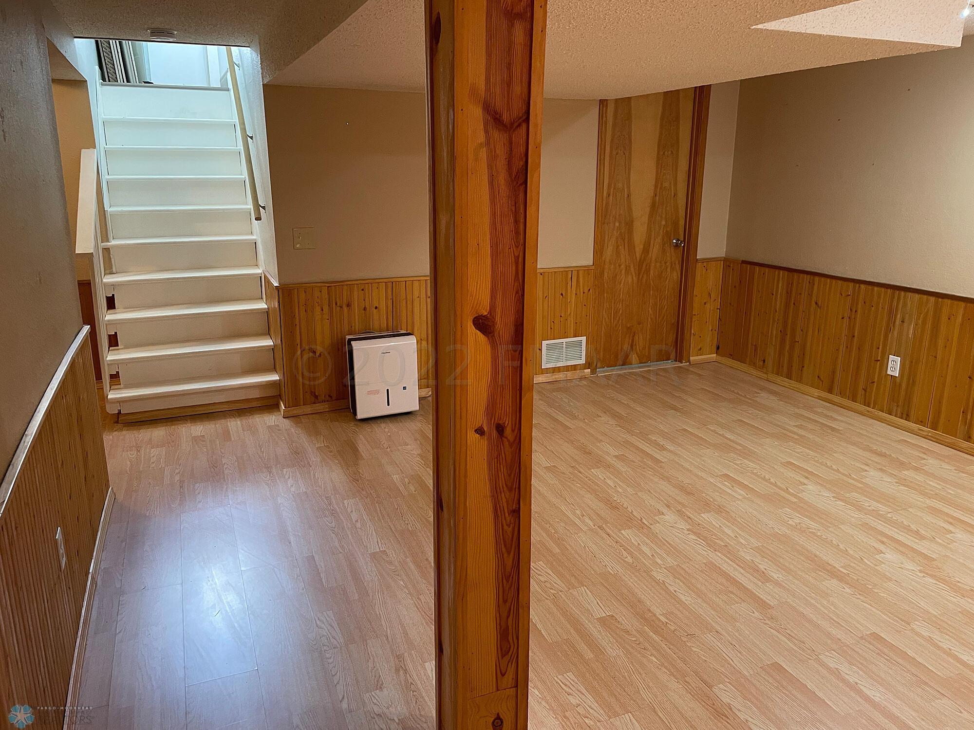 Family room. Laminate flooring 2018.