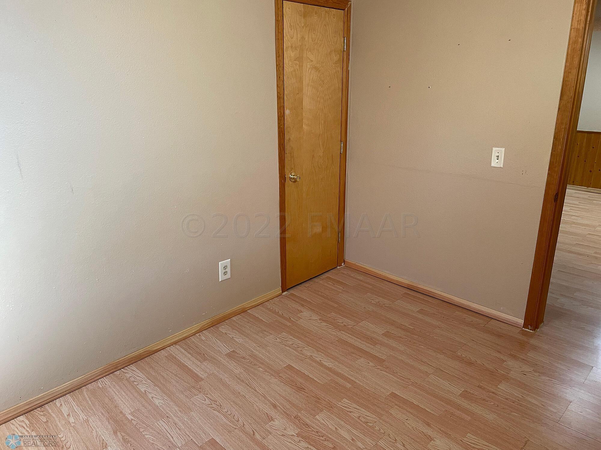 Bedroom 3. Egress. Laminate floor 2018.