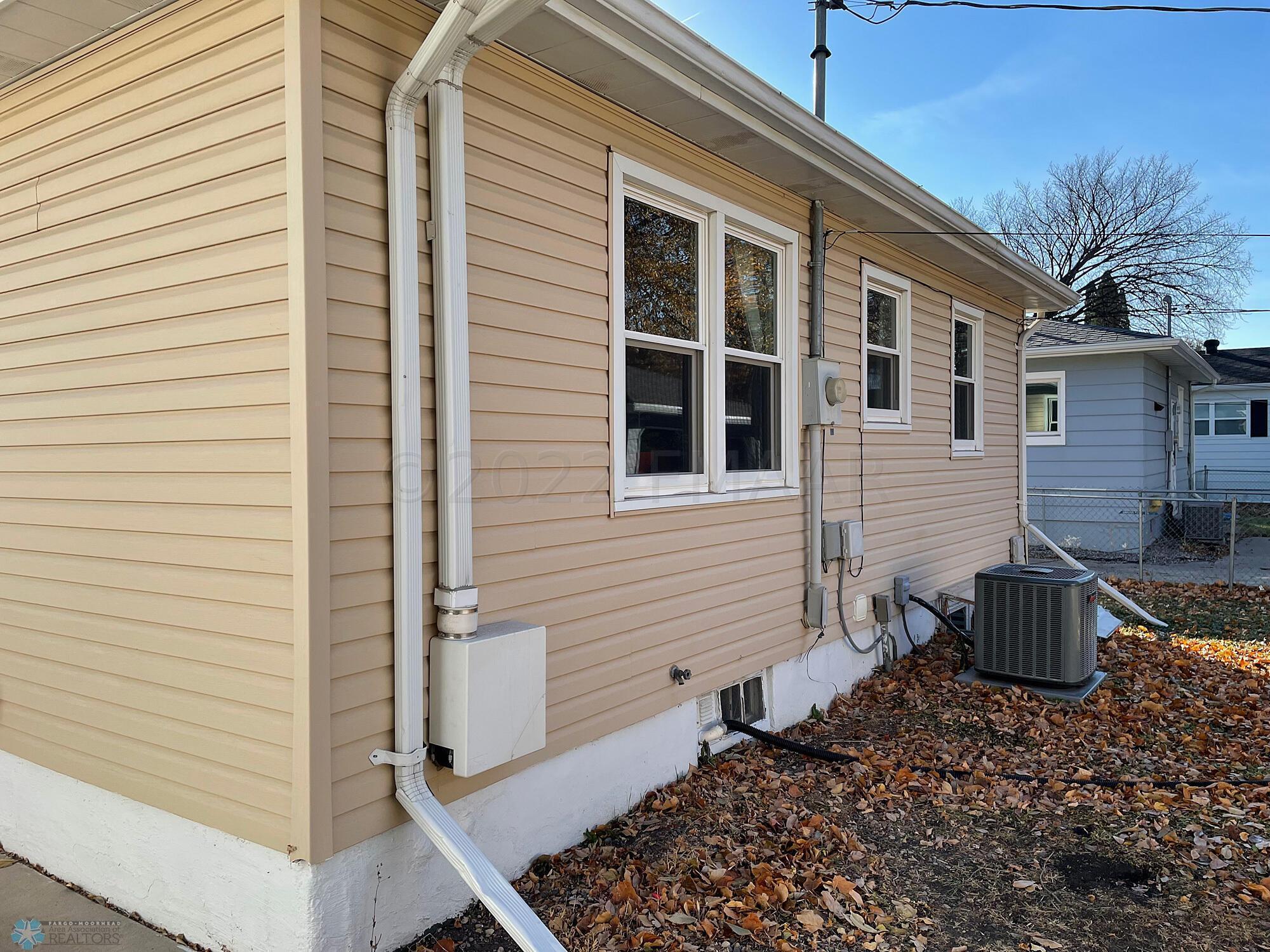Radon mitigation system exterior fan box