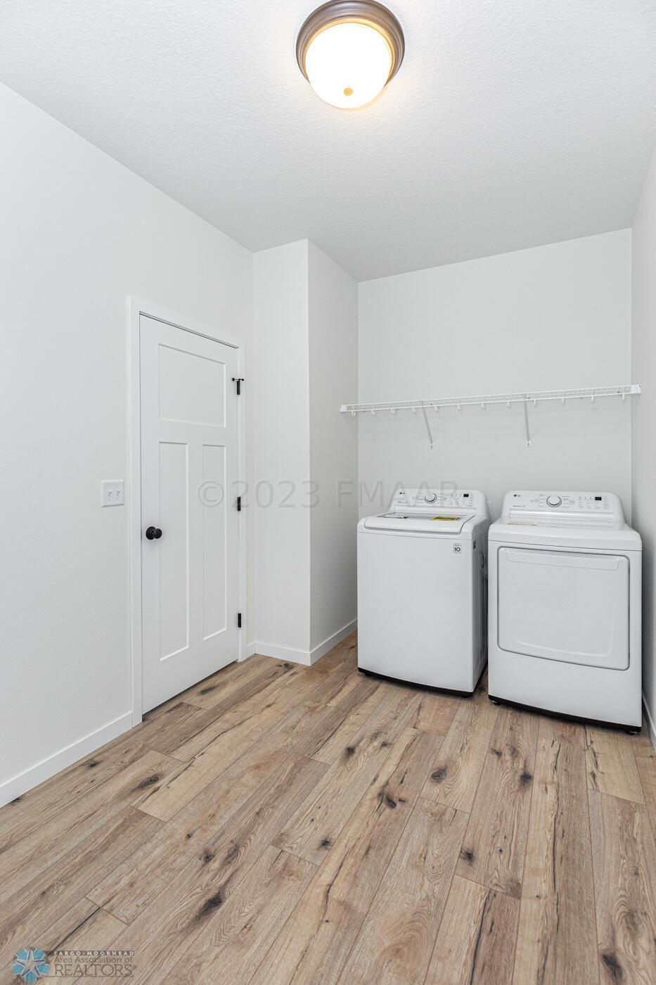 Washing Machine & Dryer Incl.
