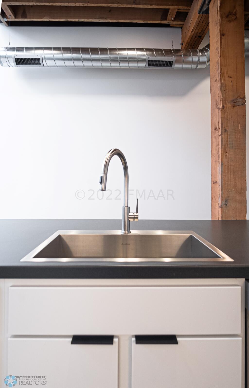 Kitchen sink in island