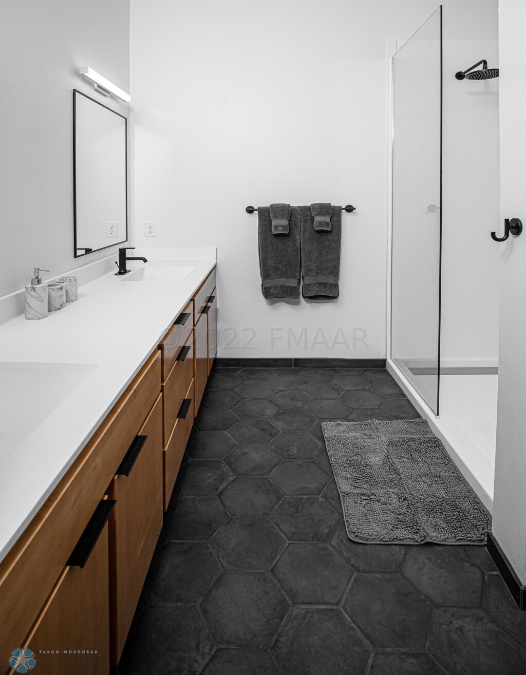 Bath with double vanity