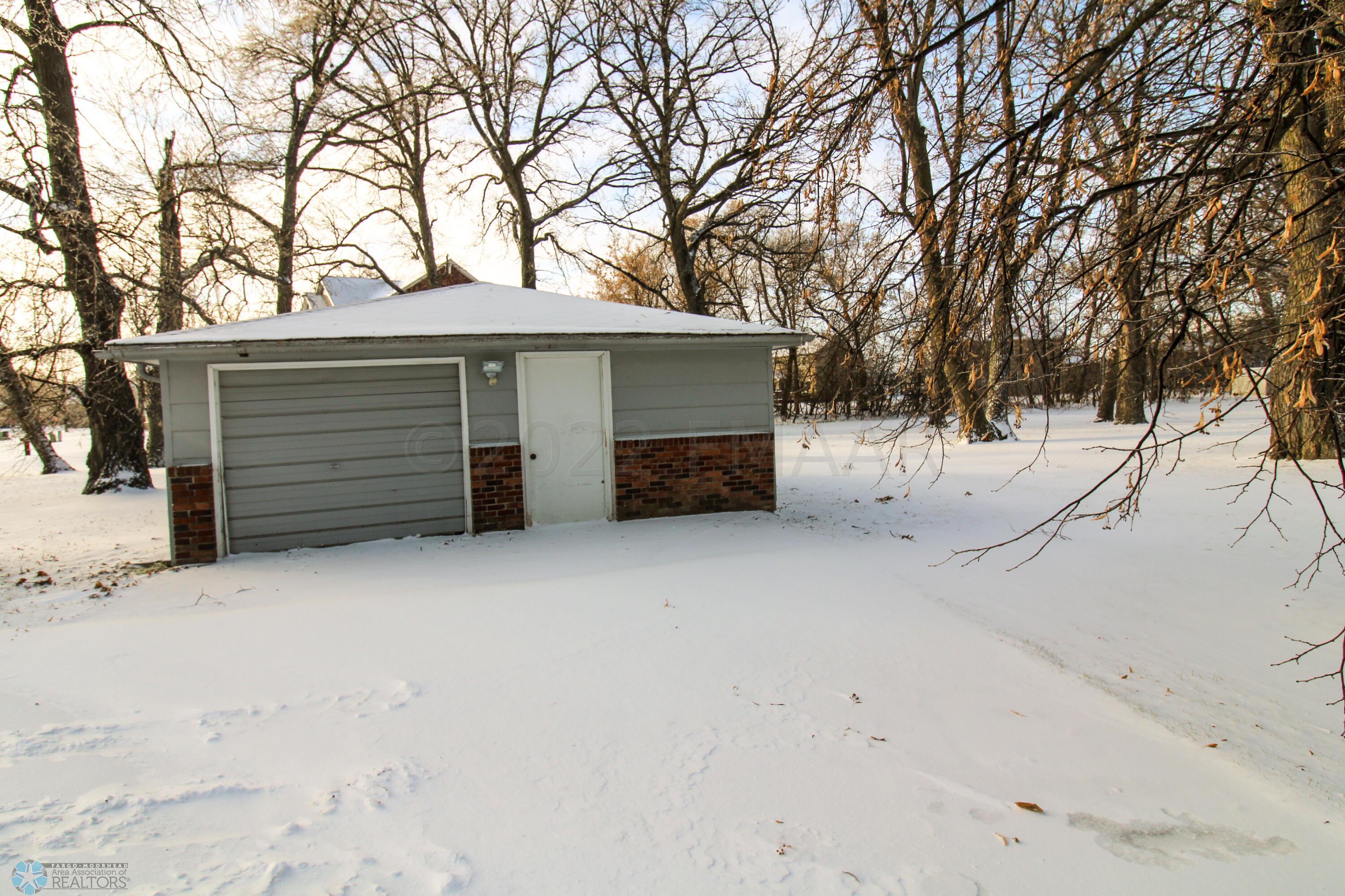 Detached Garage/Shop