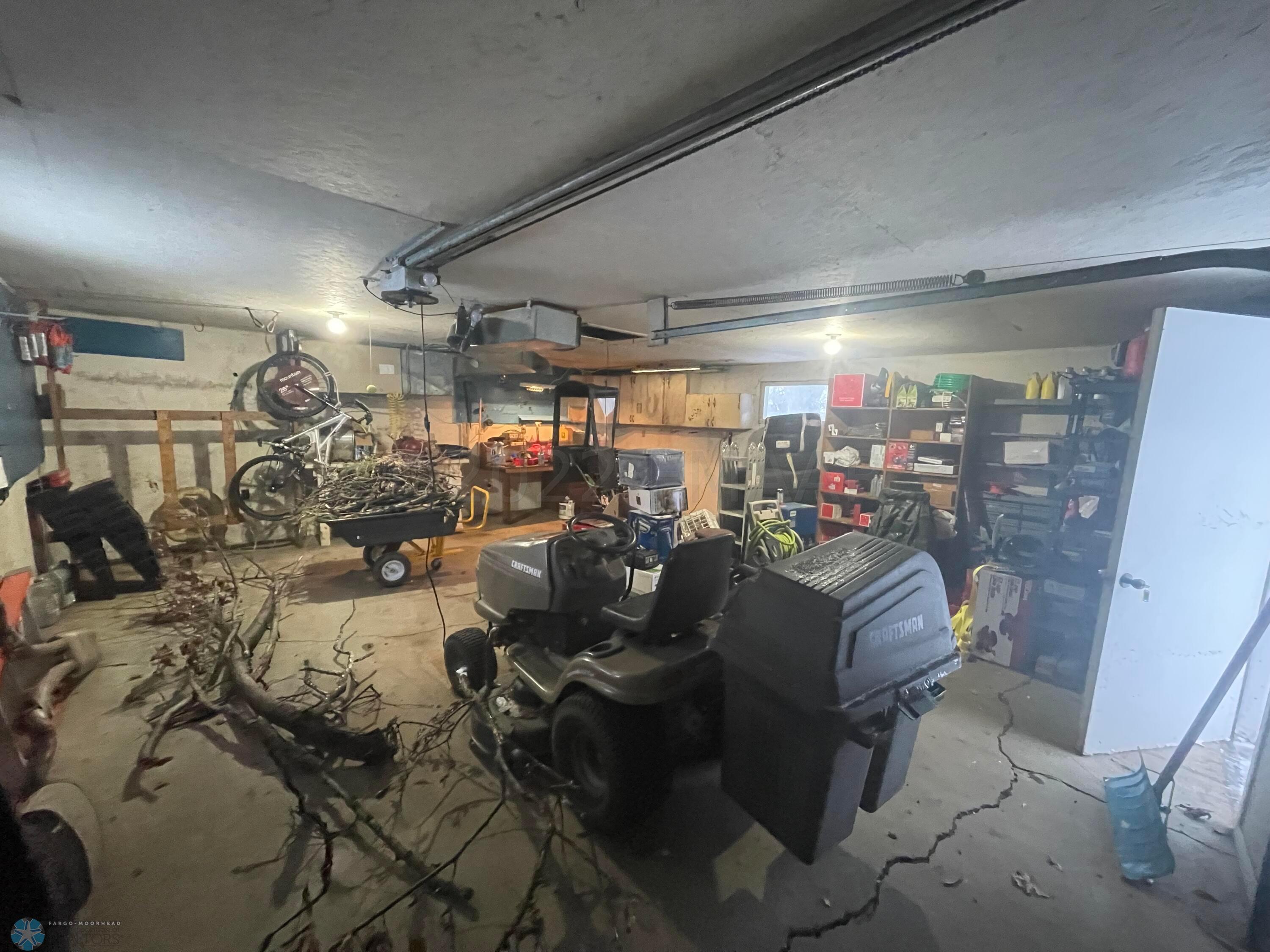 Detached Garage/Shop
