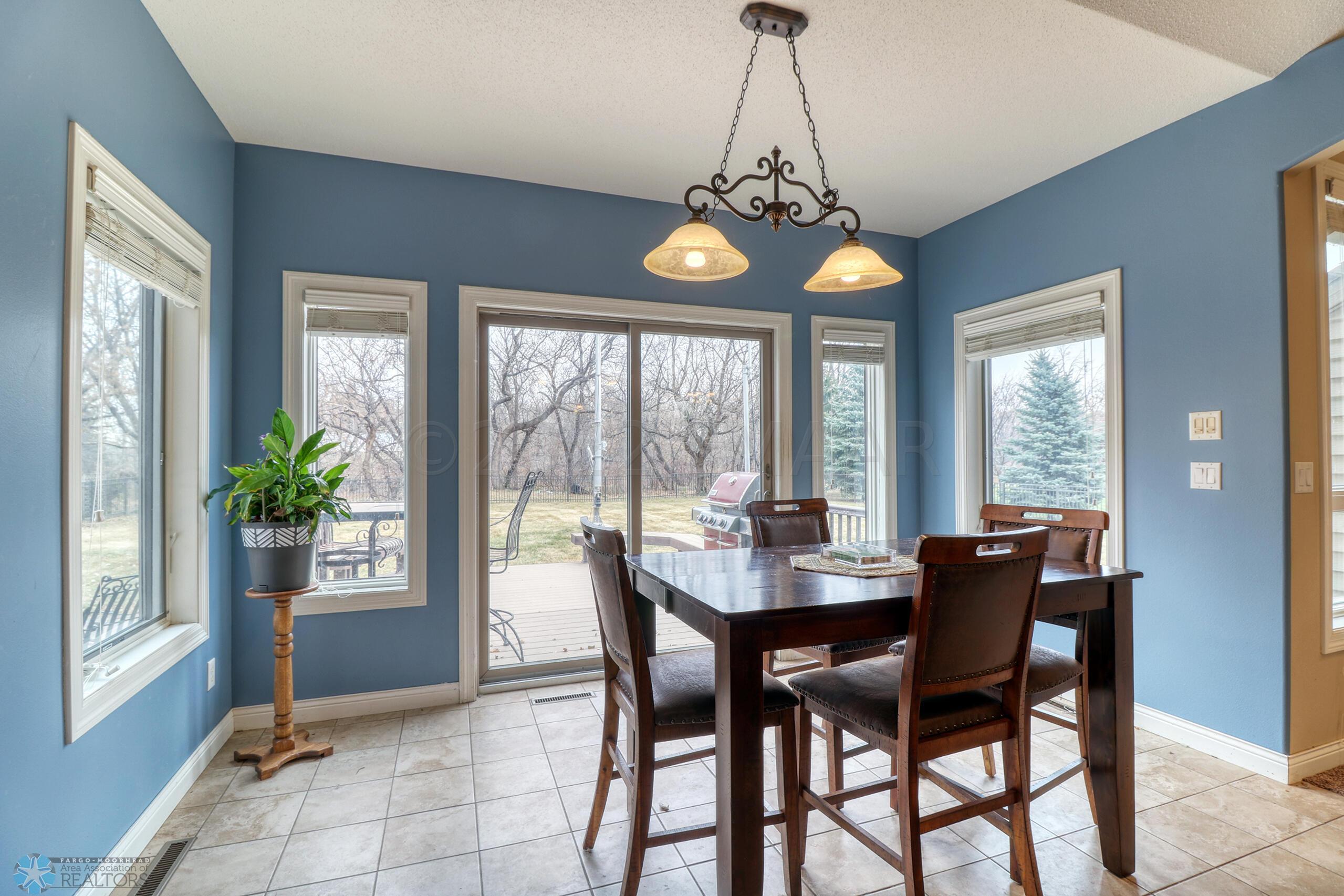 Dining Area1_0