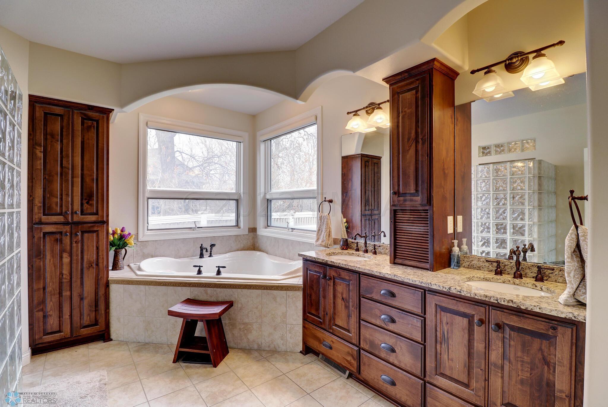 Master Bathroom1_1