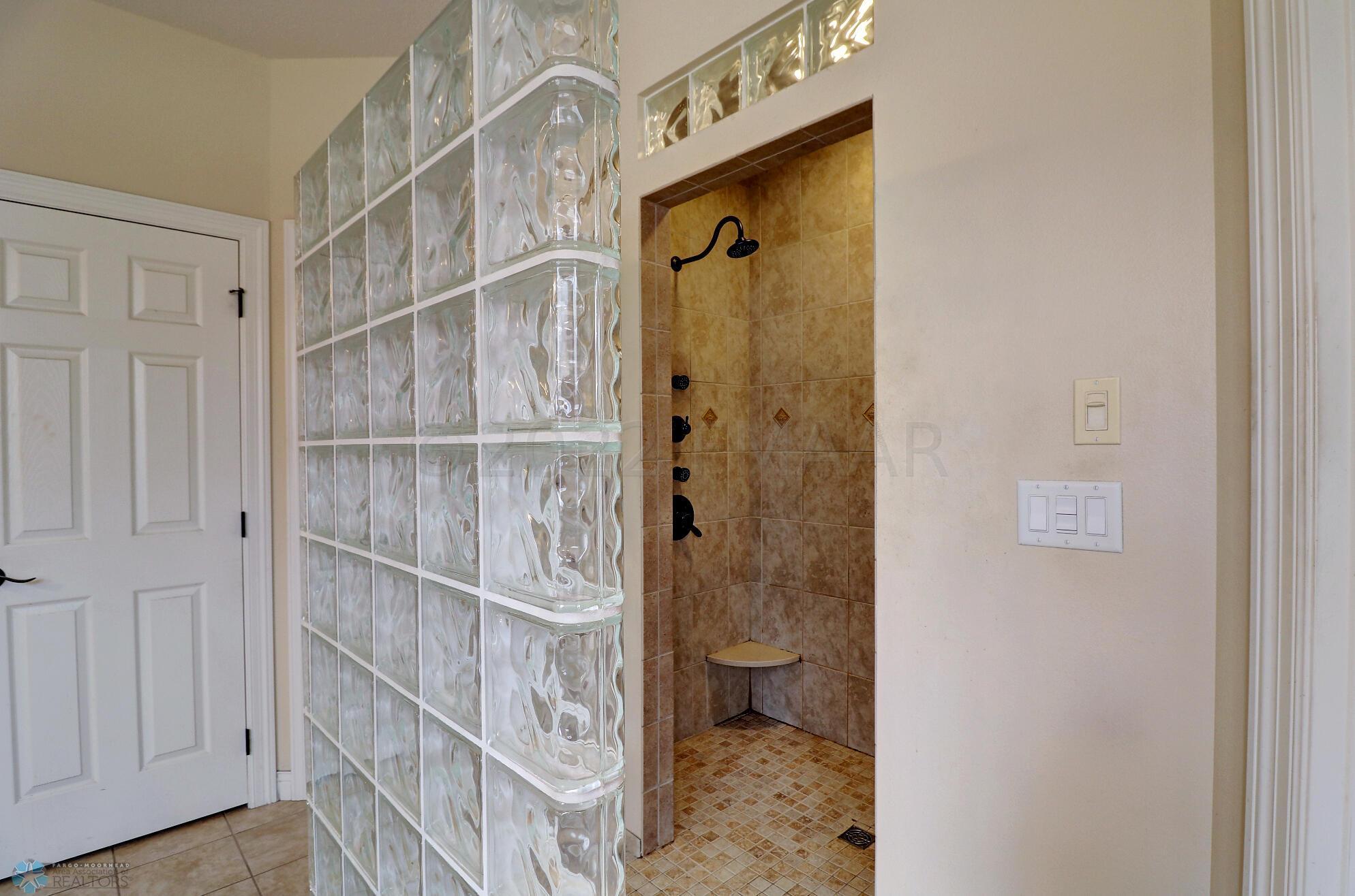 Master Bathroom1_2