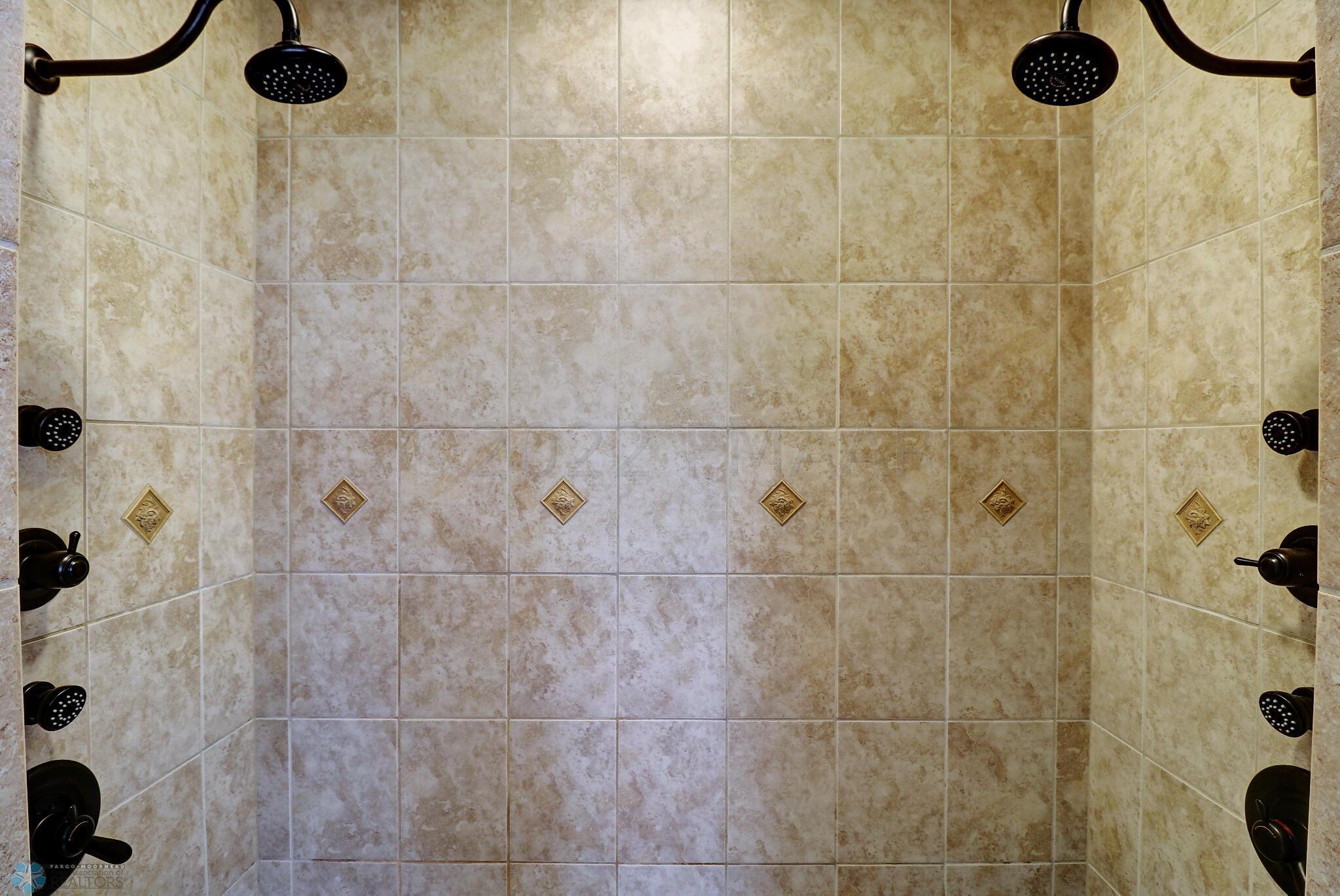 Master Bathroom1_5
