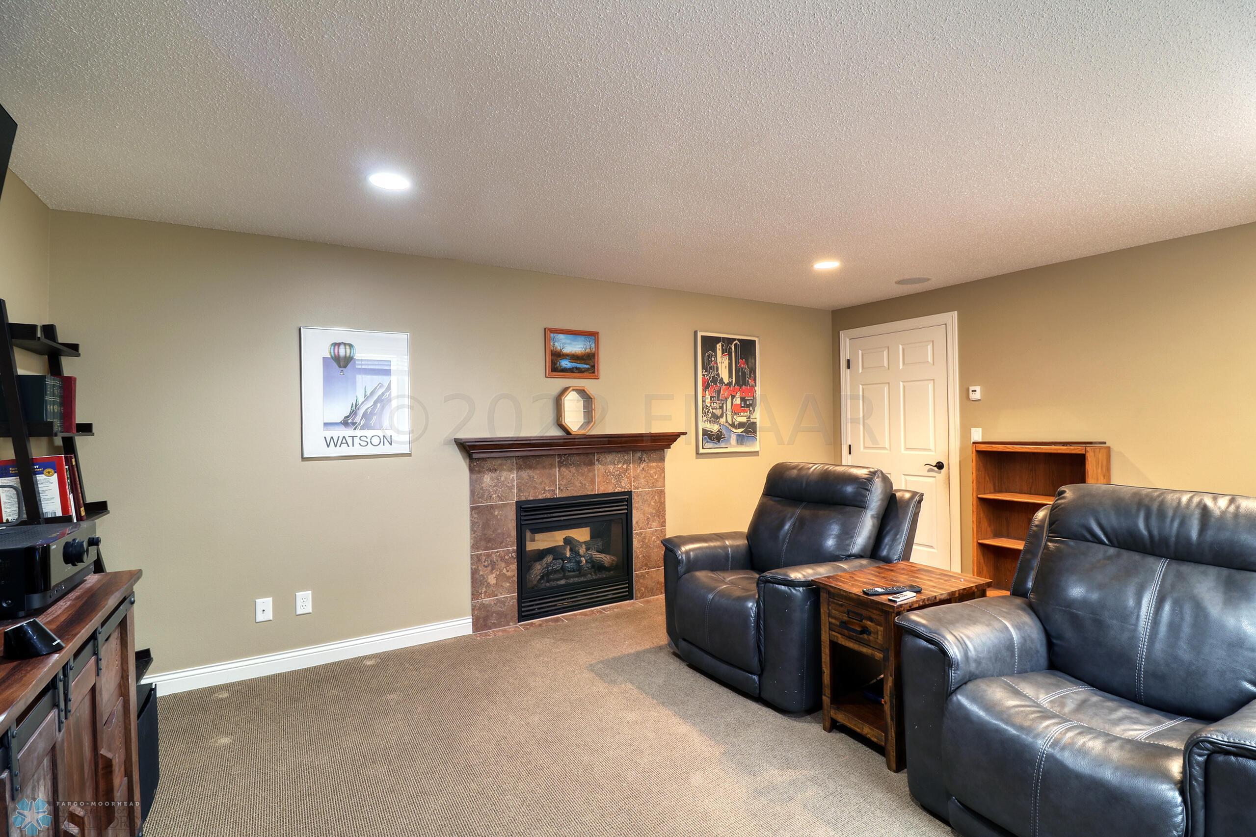 Basement Den1_2