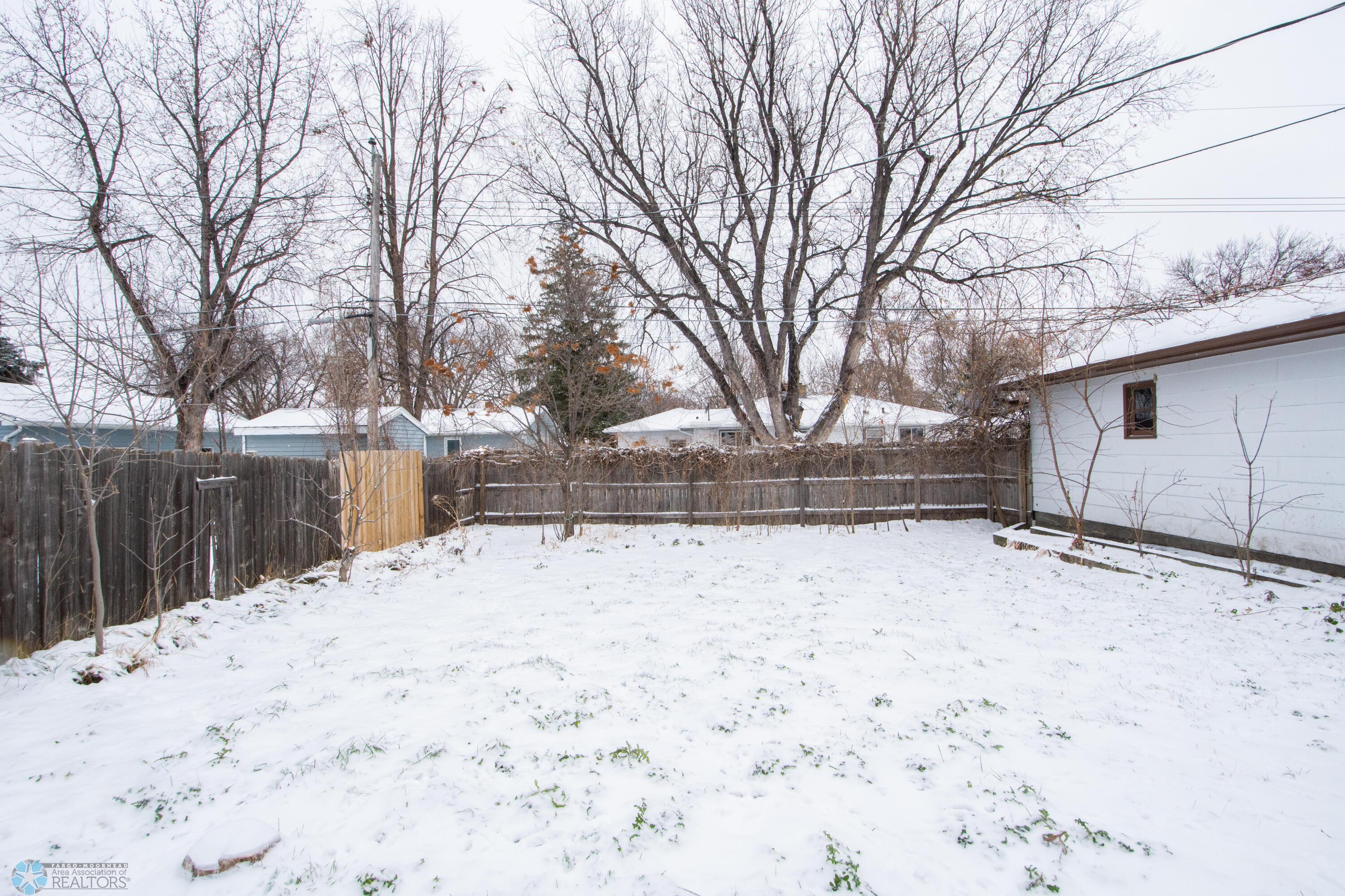 backyard/fully fenced
