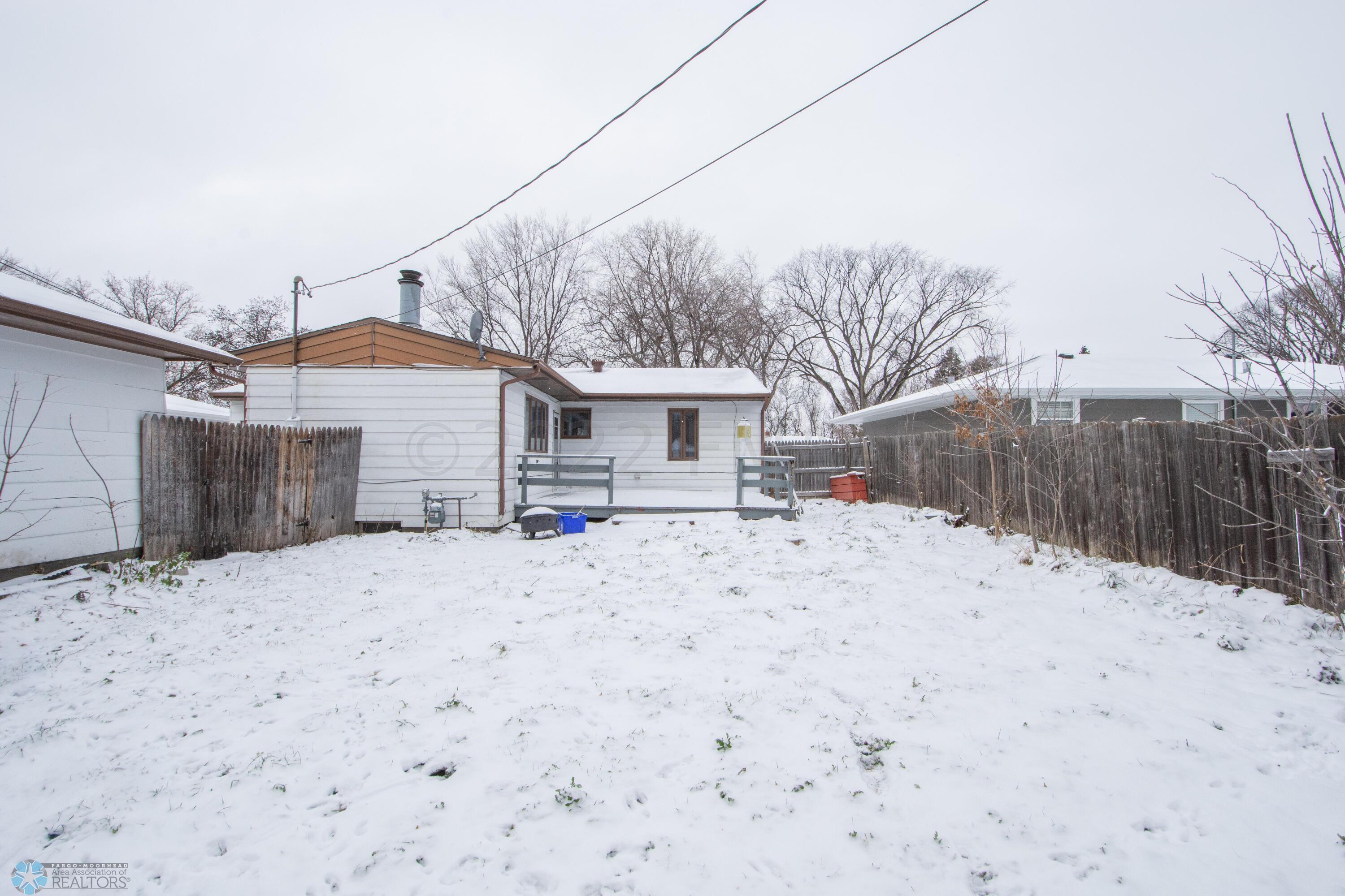 backyard/fully fenced