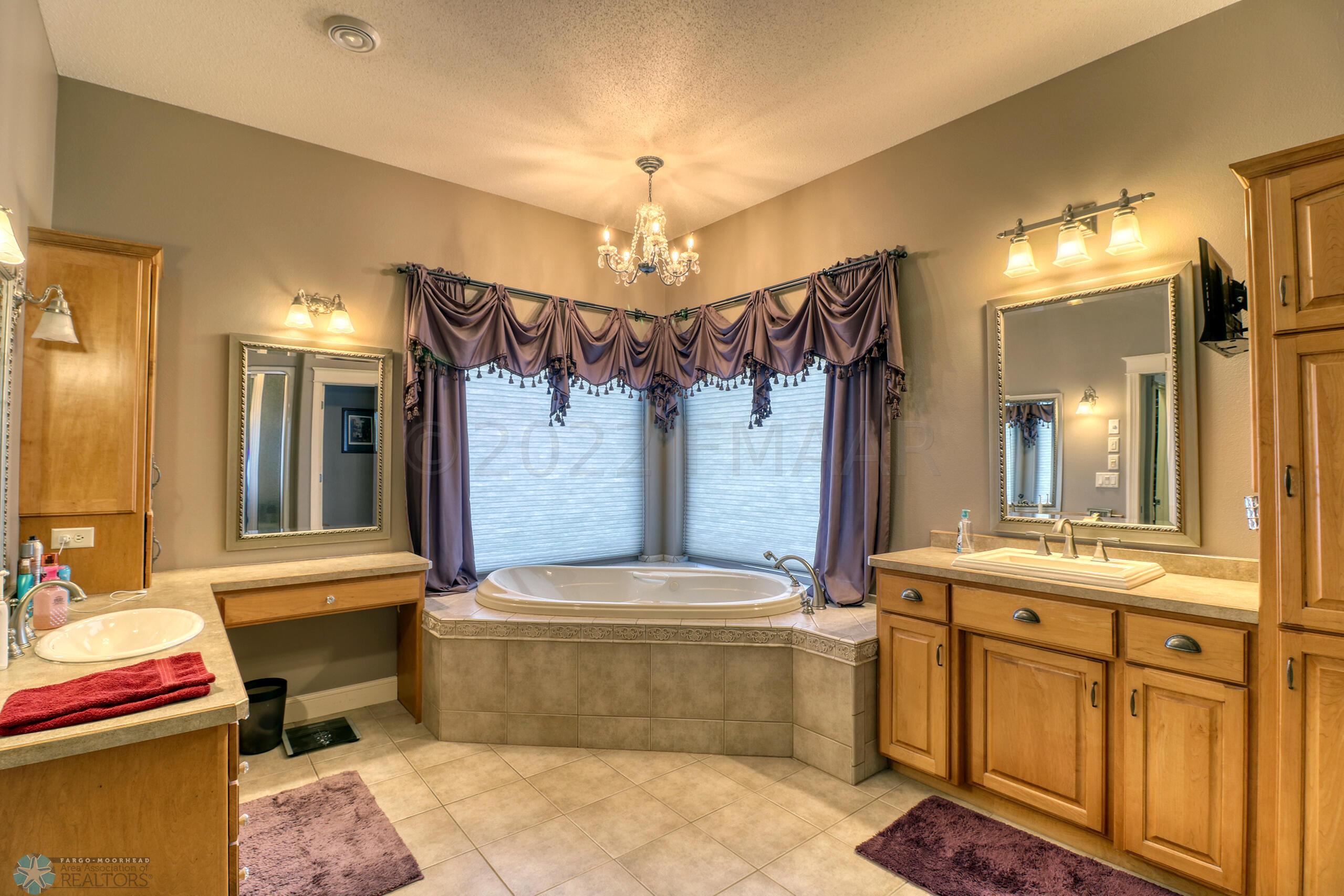 Master Bathroom1_2