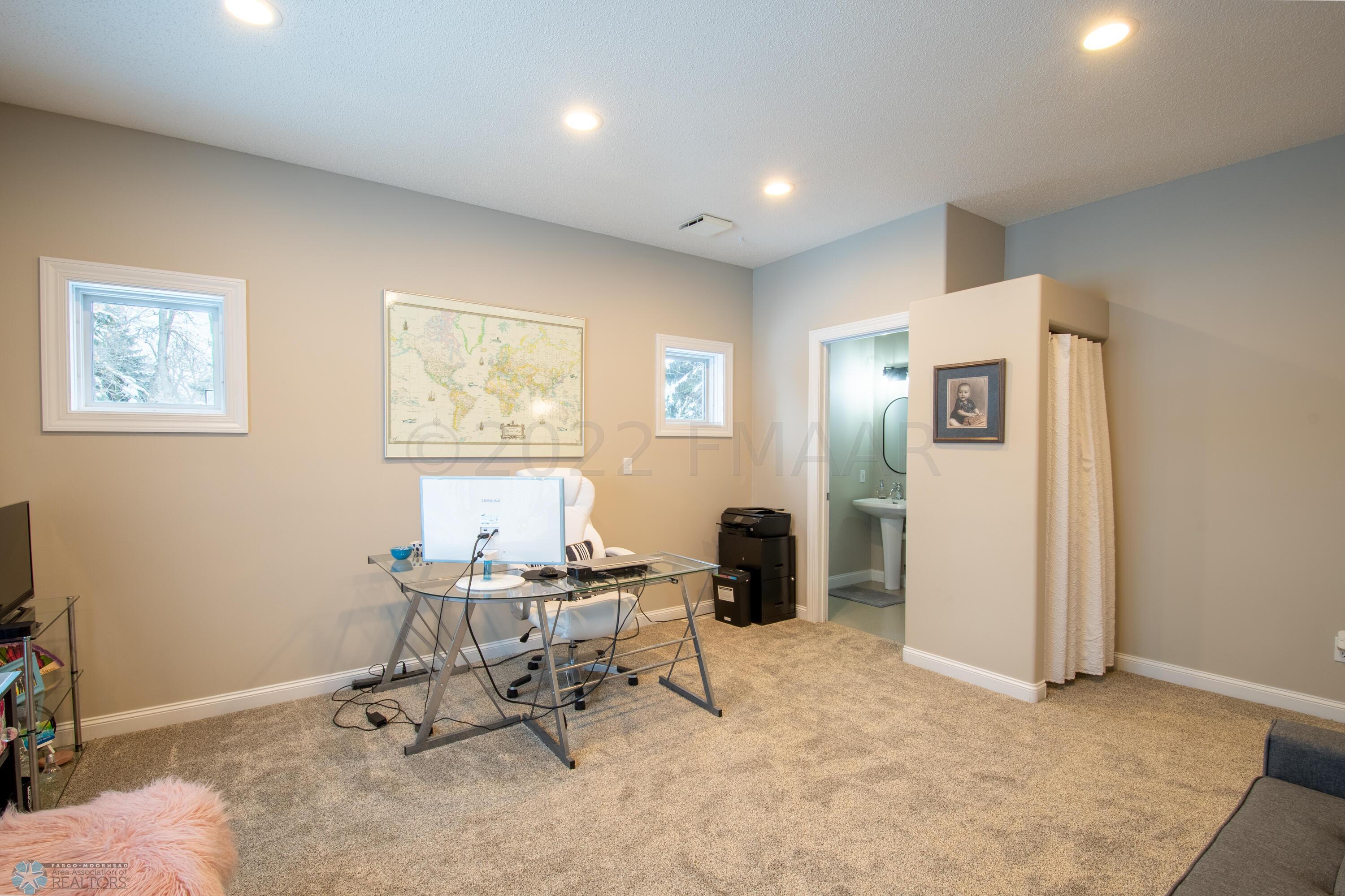 Bedroom/Office