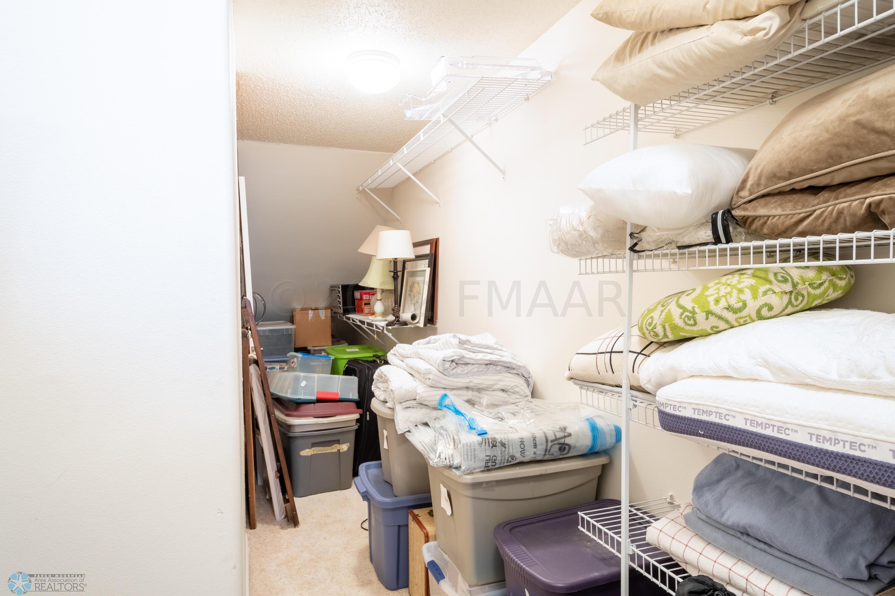 Walk-In-Closet