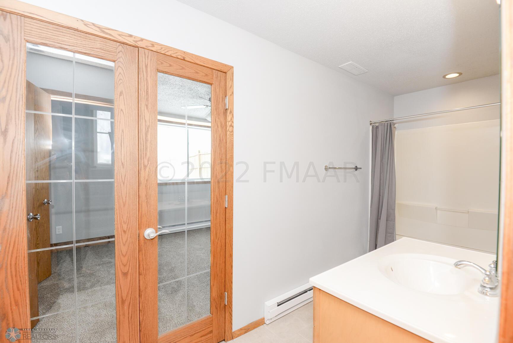 Bathroom 2 - full