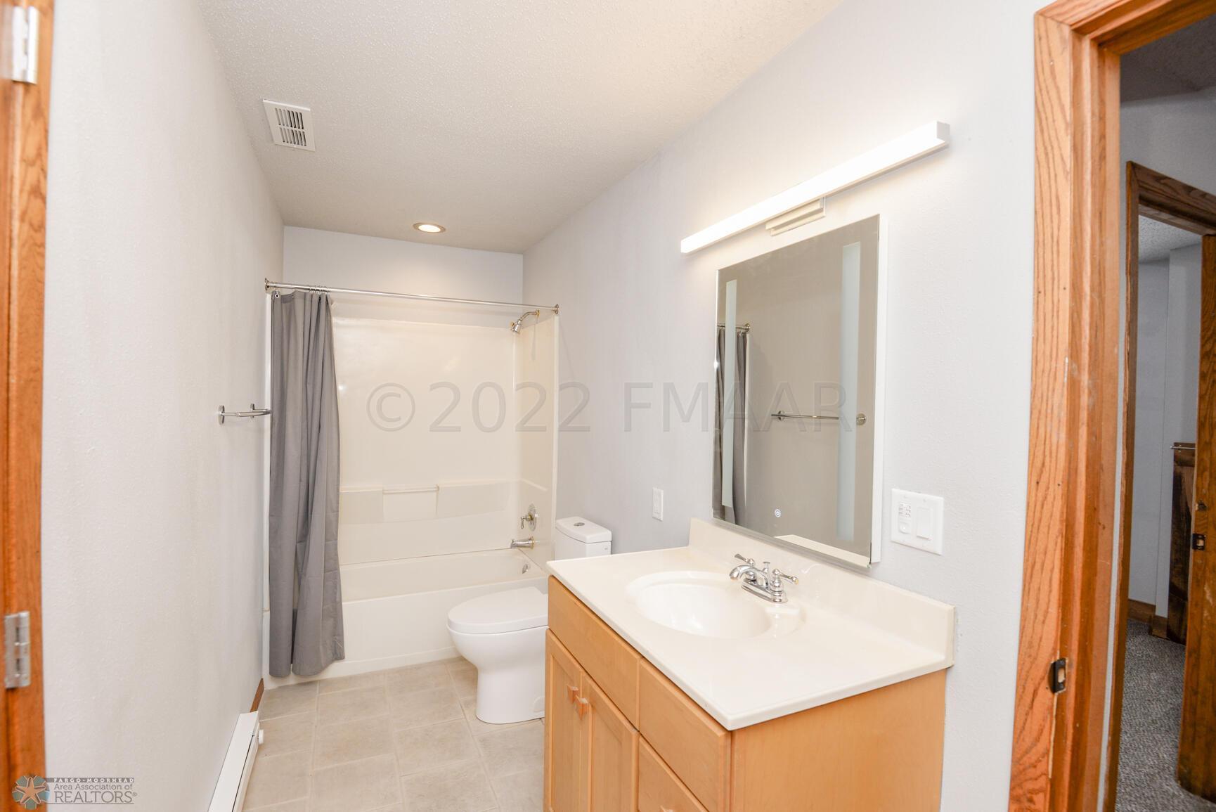 Bathroom 2 - full