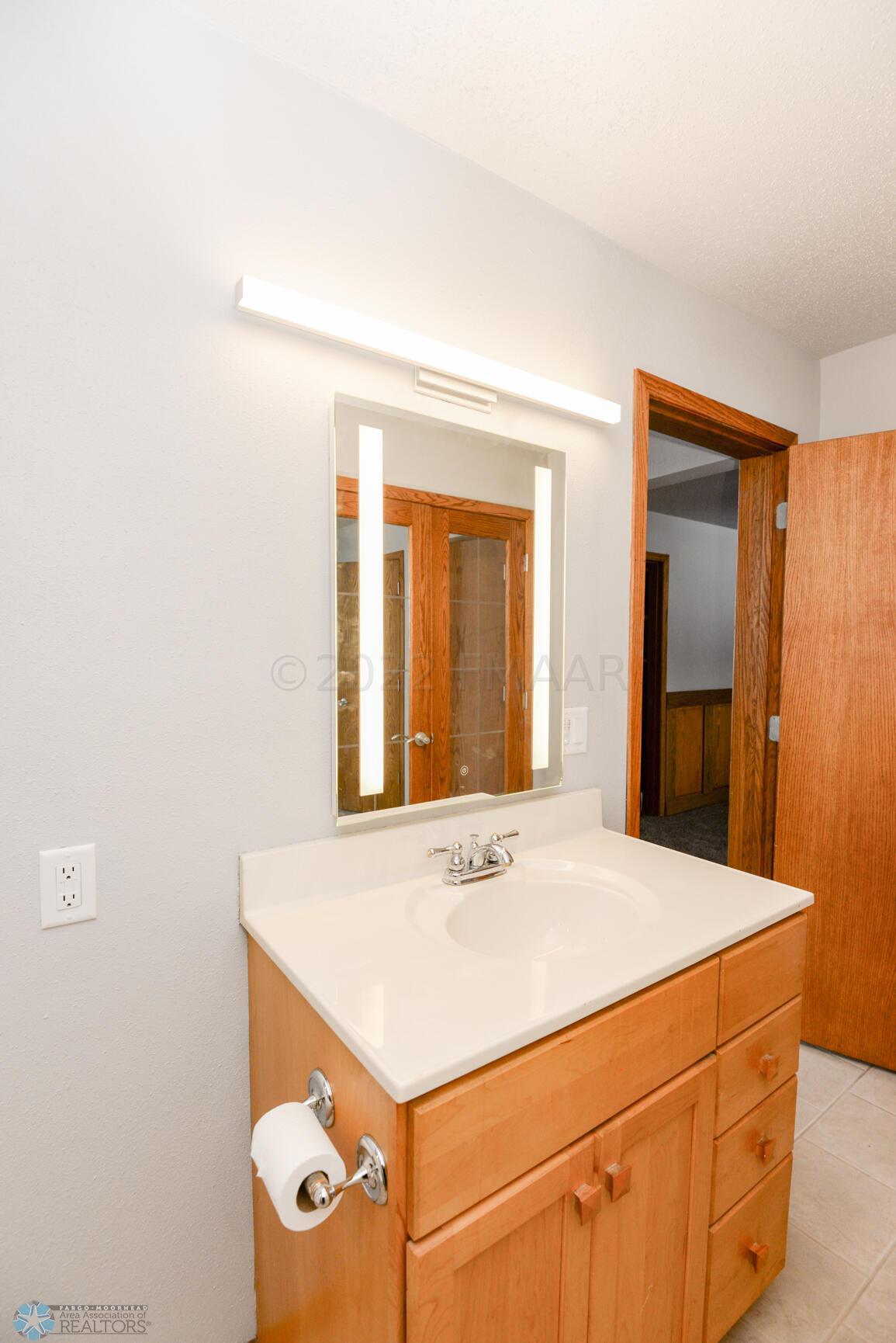 Bathroom 2 - full