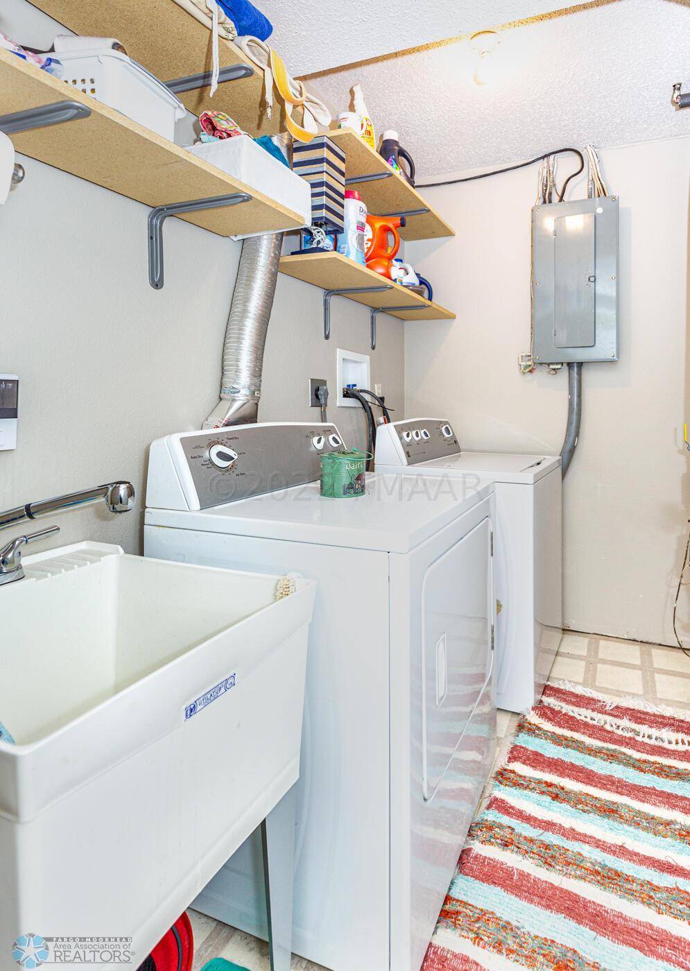 (11) Laundry Room