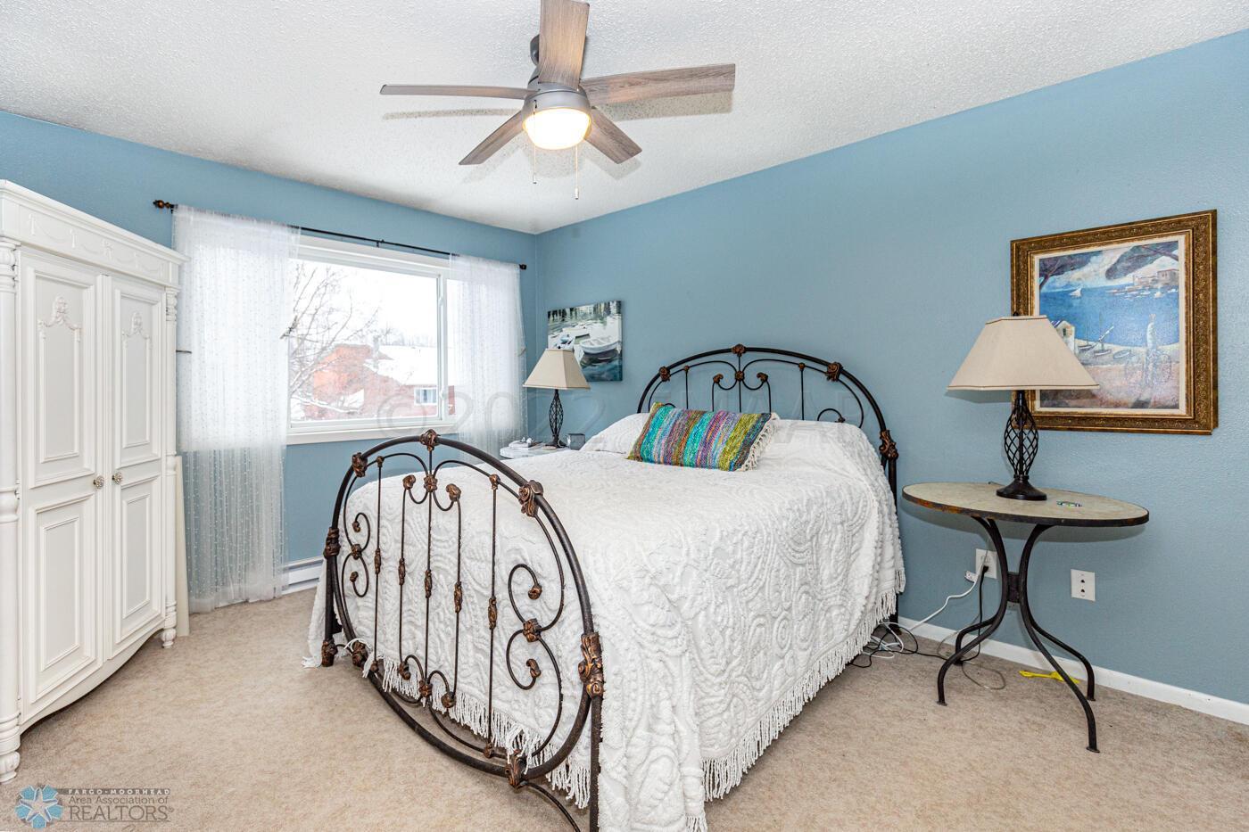 (12) Master Bed