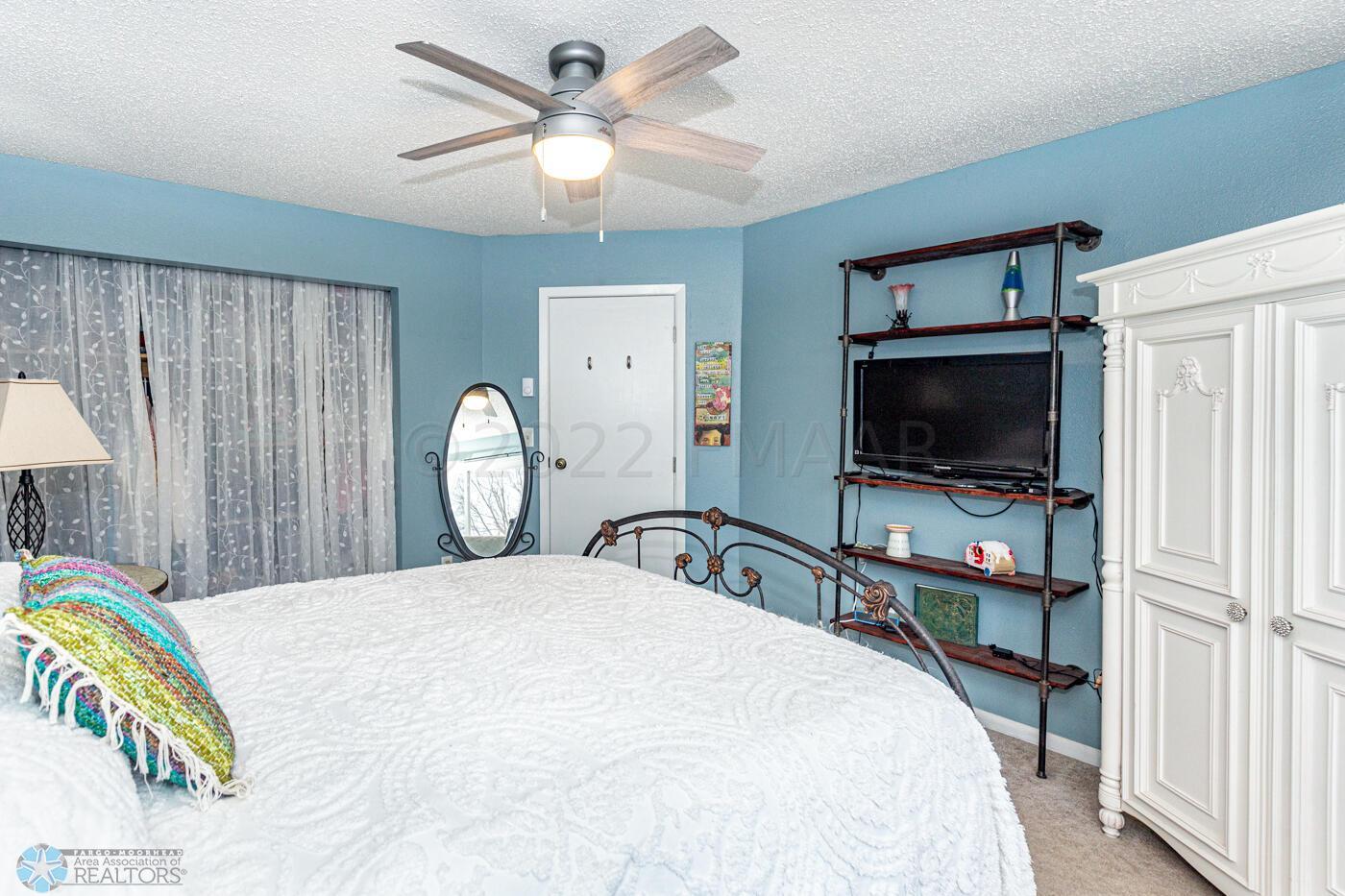 (13) Master Bed
