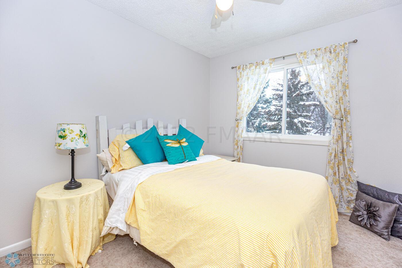 (14) Bed 2
