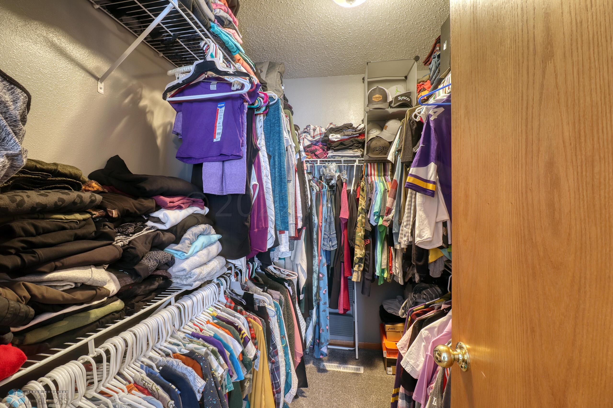 Bedroom1_closet