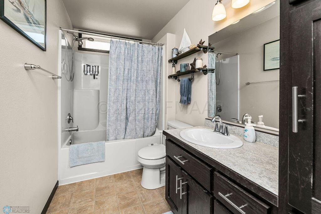 Main bath - upper level