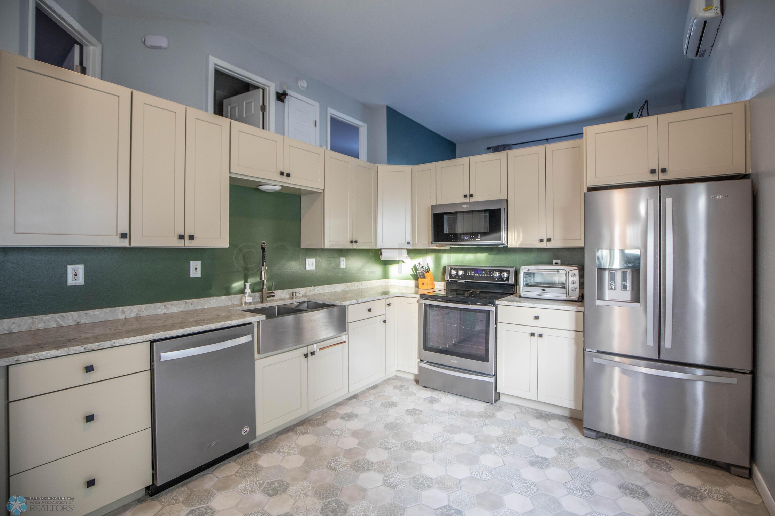 Eat-In Kitchen