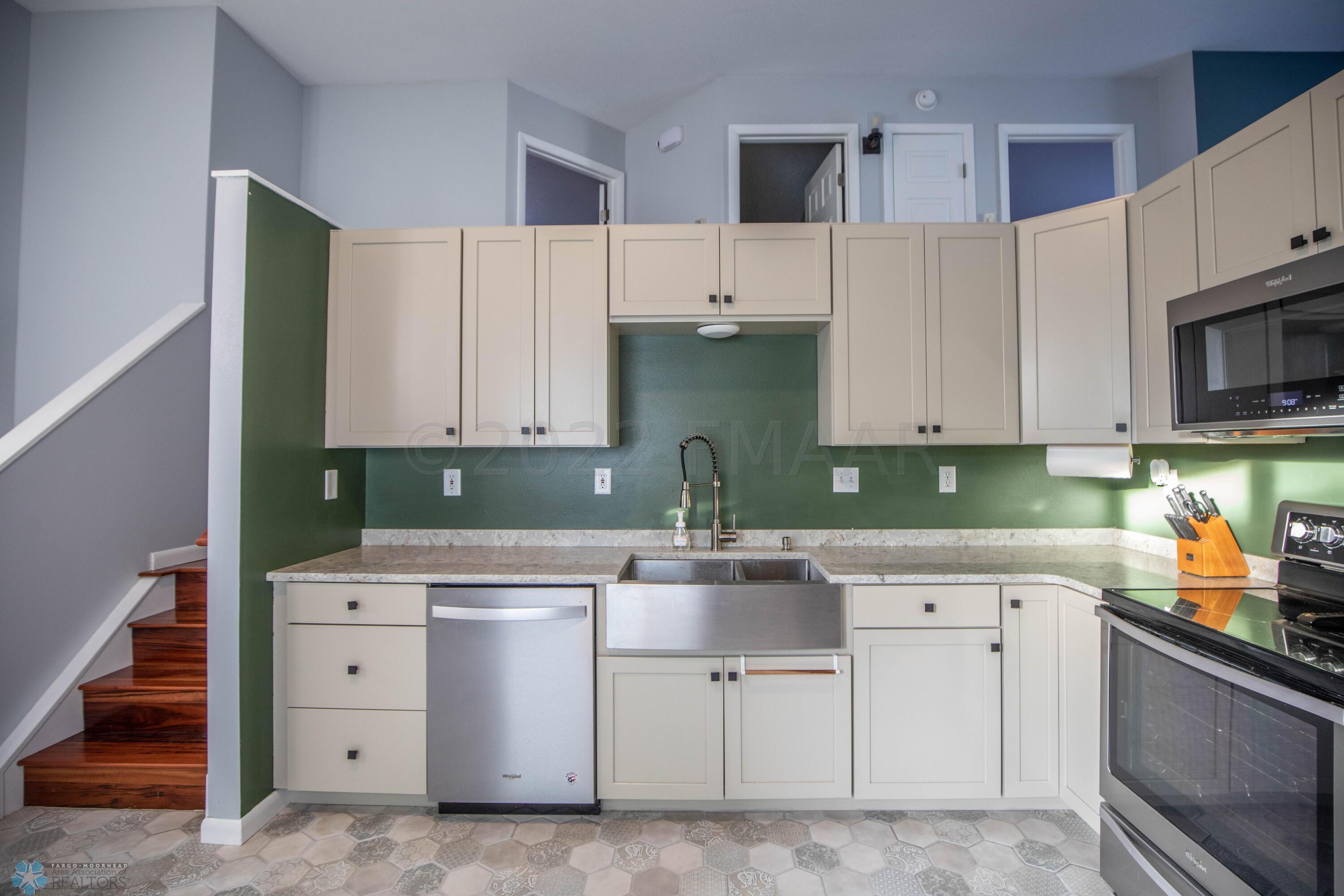 Eat-In Kitchen