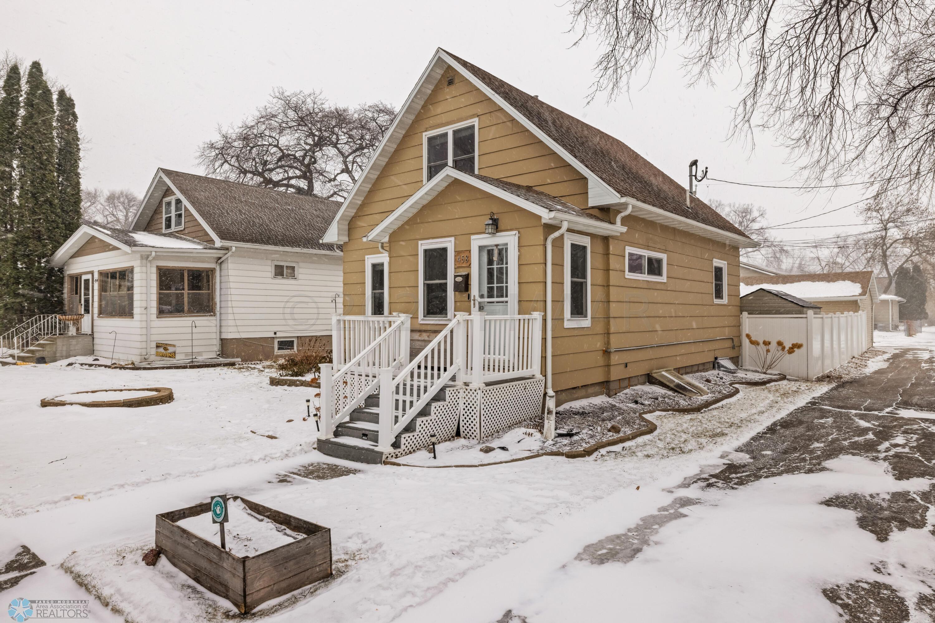 Amdak_458-Elmwood-Ave-S_1