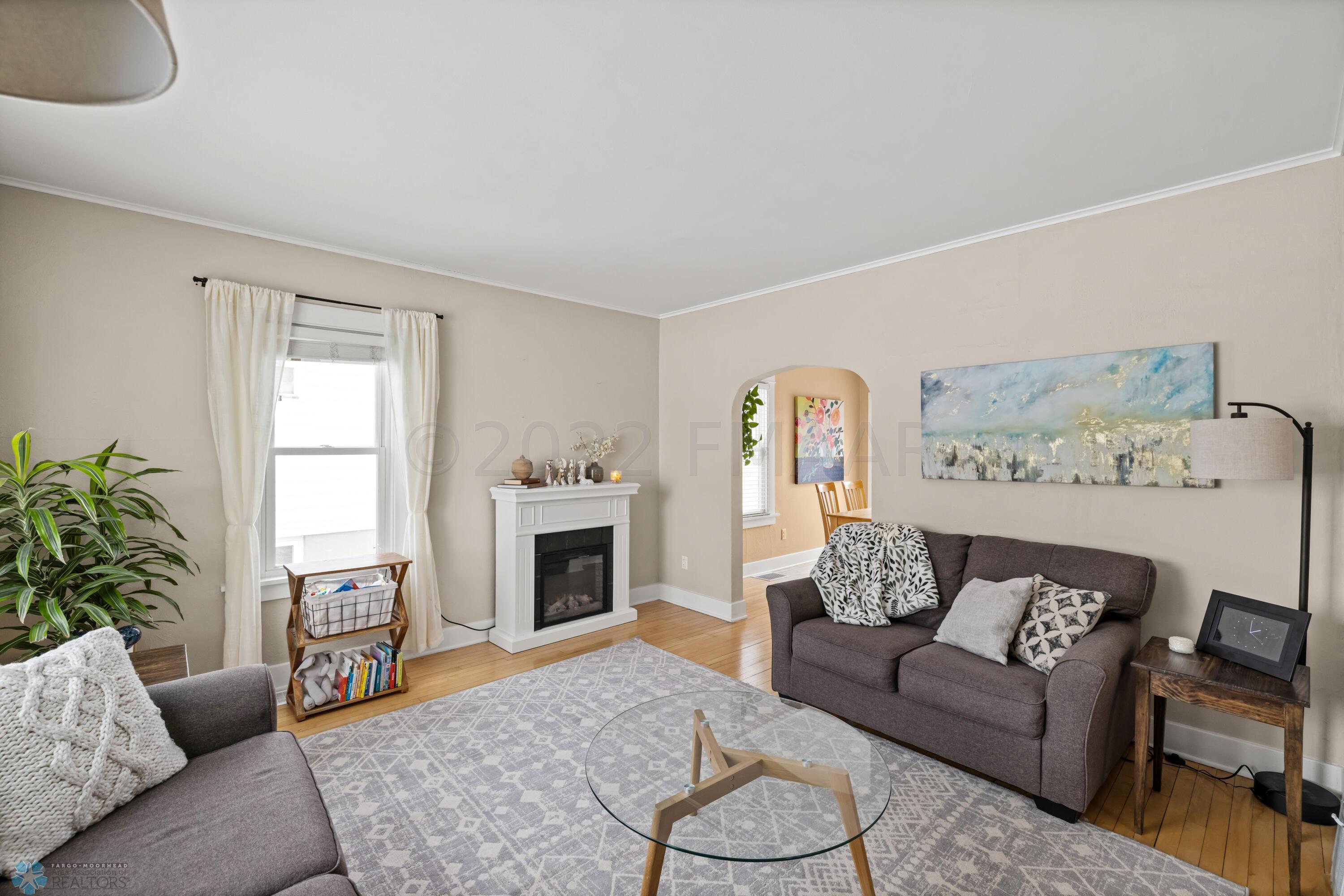 Amdak_458-Elmwood-Ave-S_25