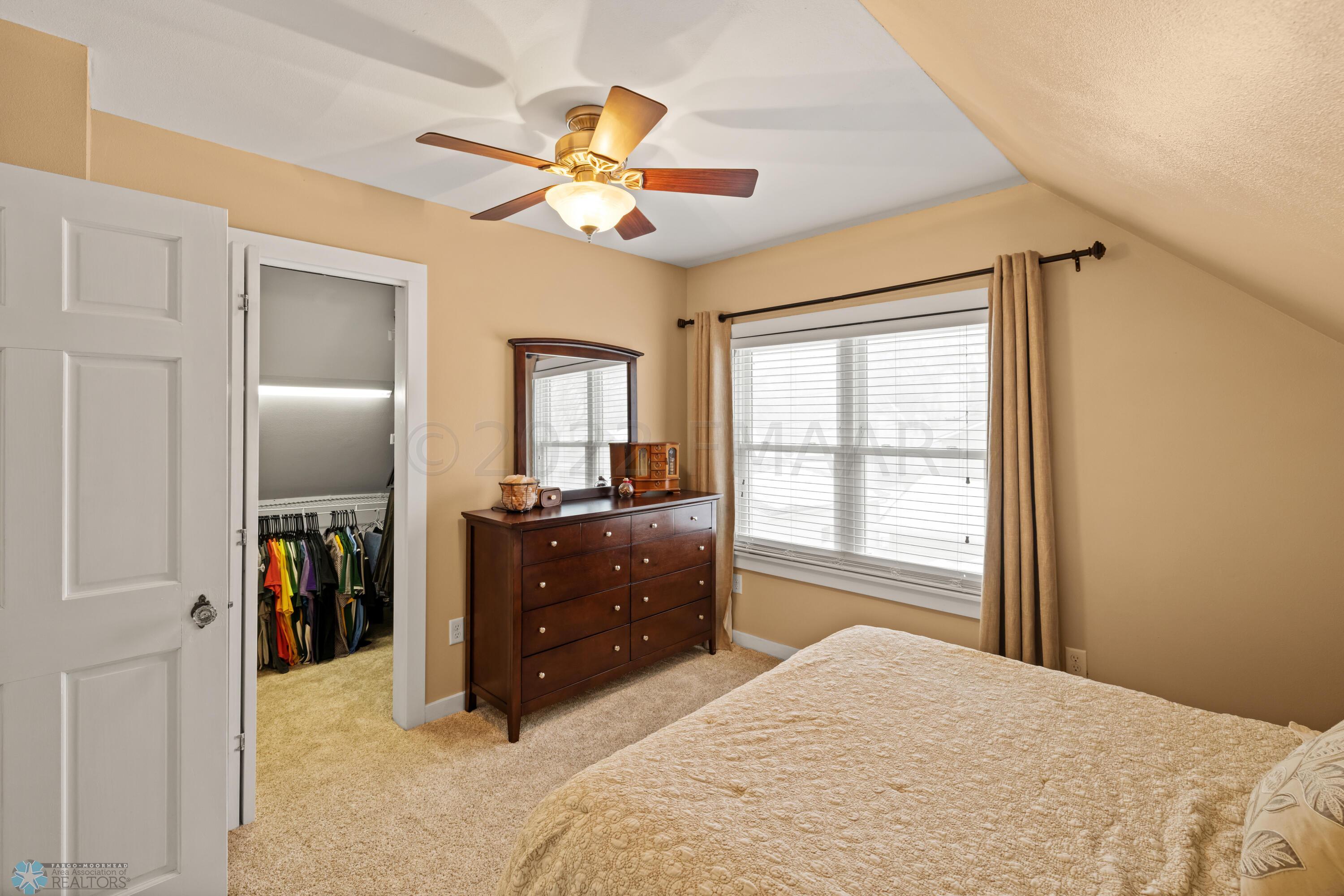 Amdak_458-Elmwood-Ave-S_7