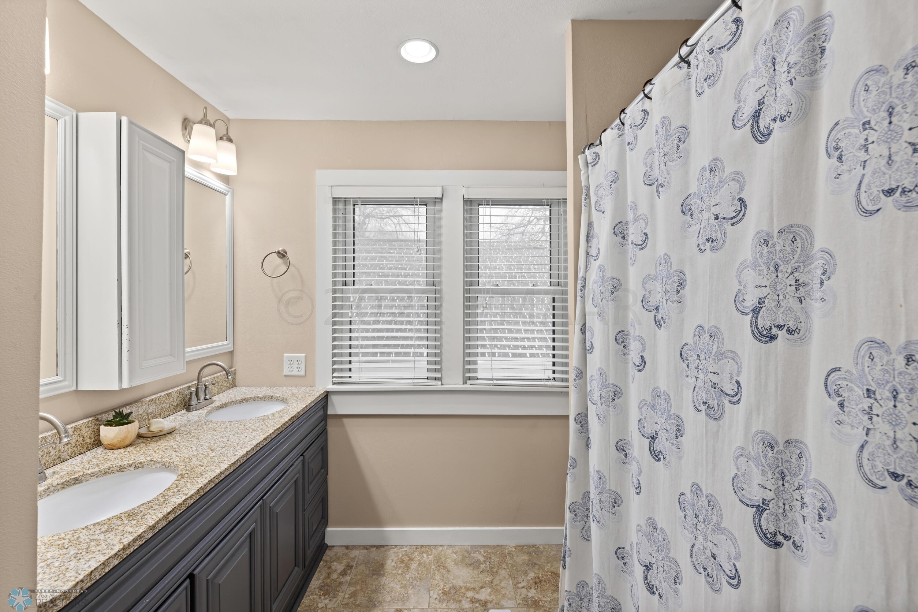 Amdak_458-Elmwood-Ave-S_9