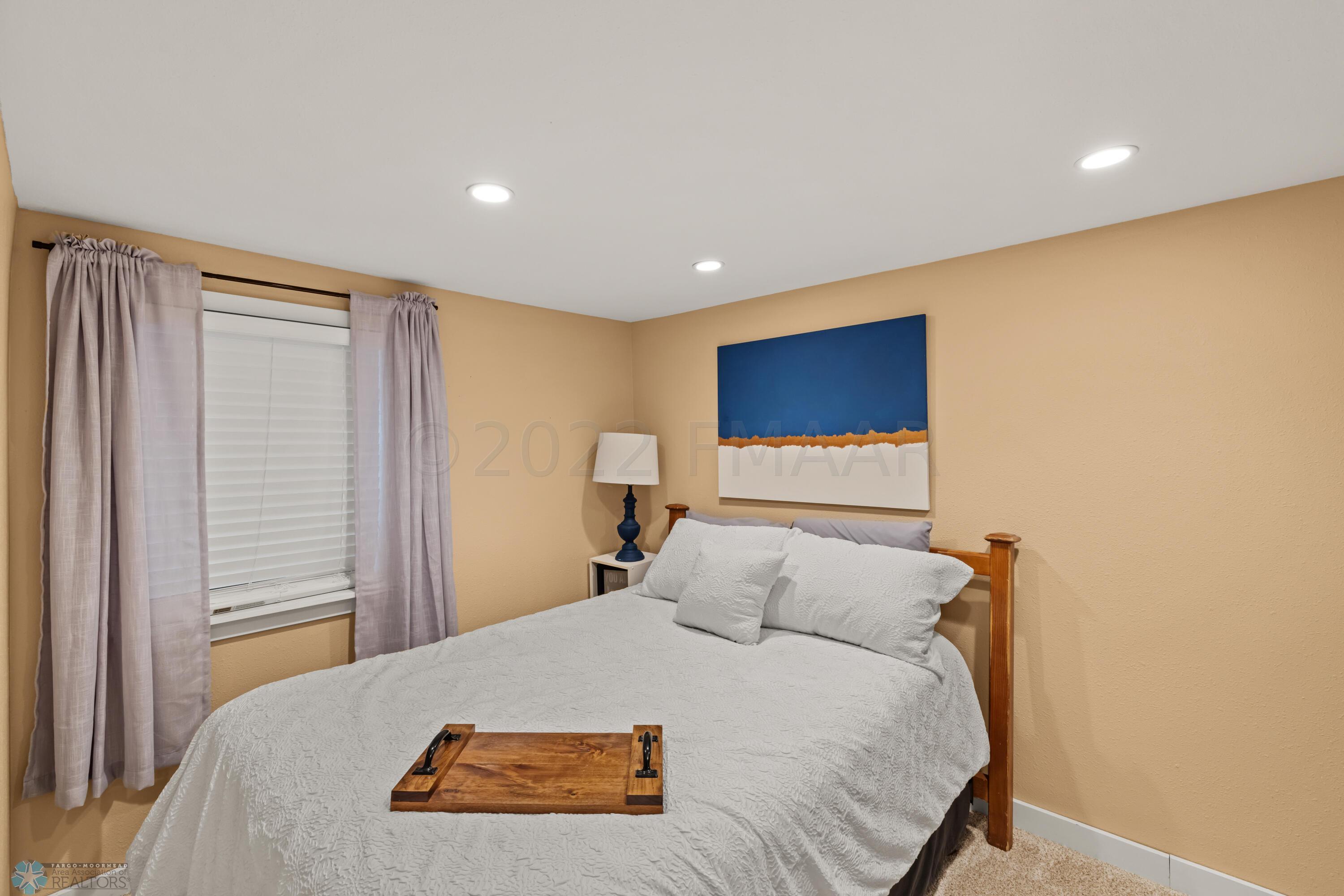 Amdak_458-Elmwood-Ave-S_16