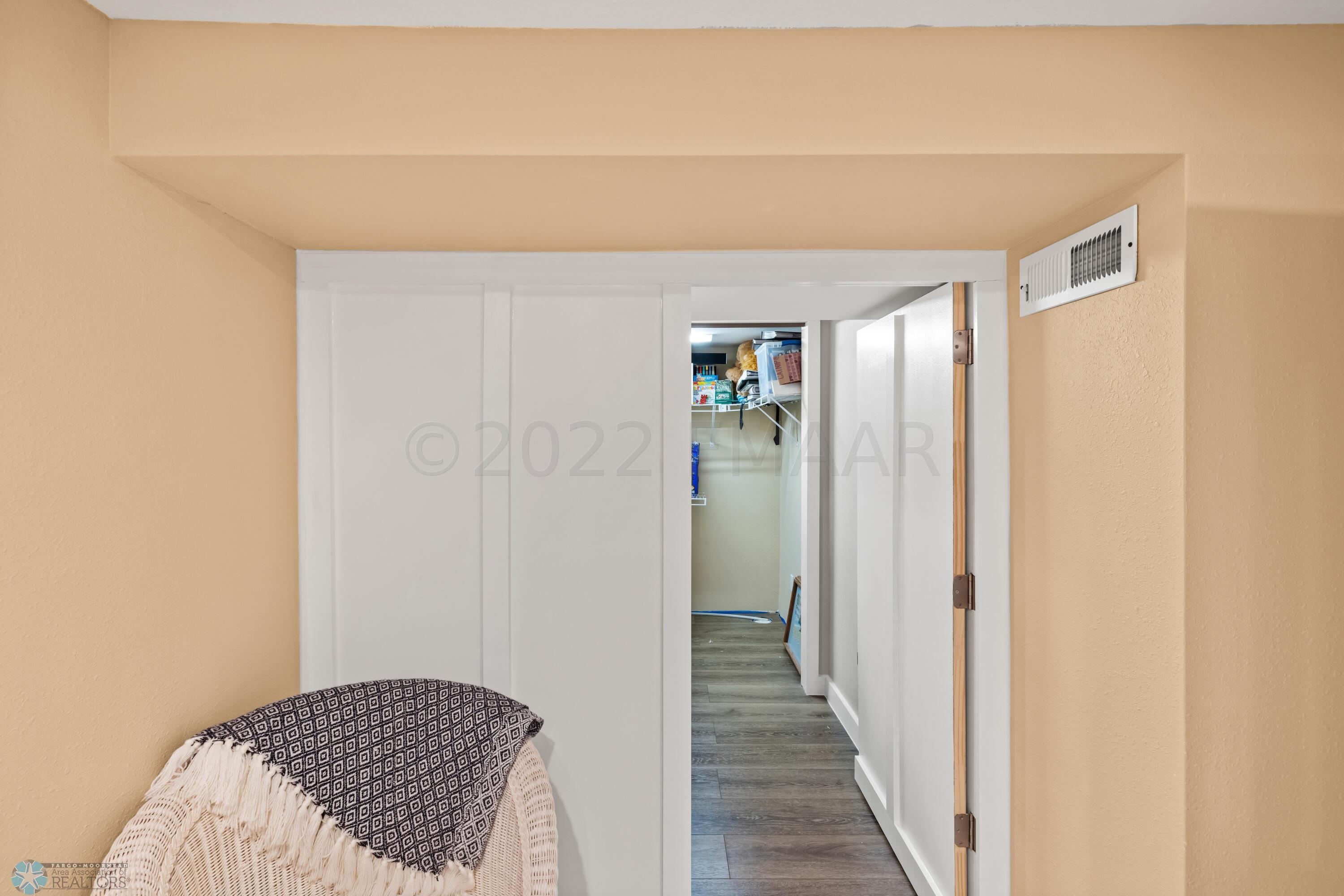 Amdak_458-Elmwood-Ave-S_15