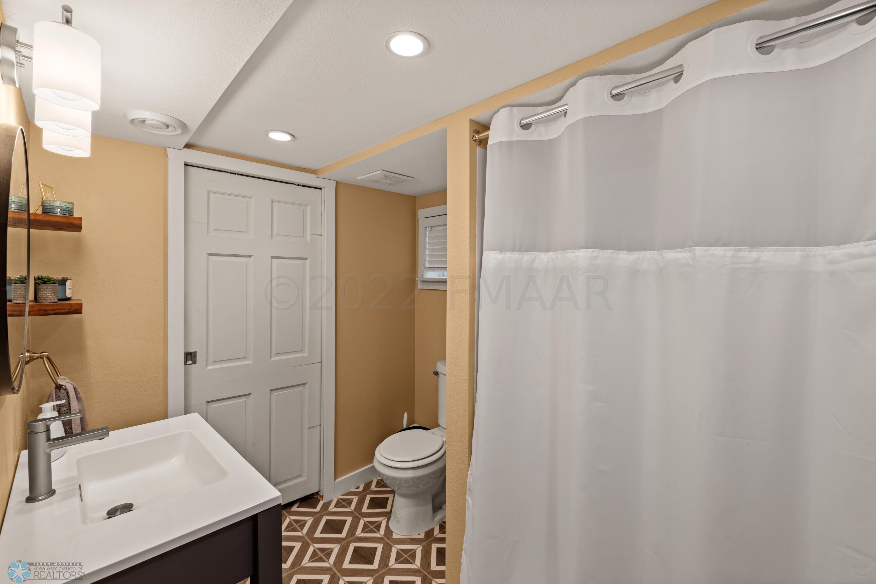 Amdak_458-Elmwood-Ave-S_13