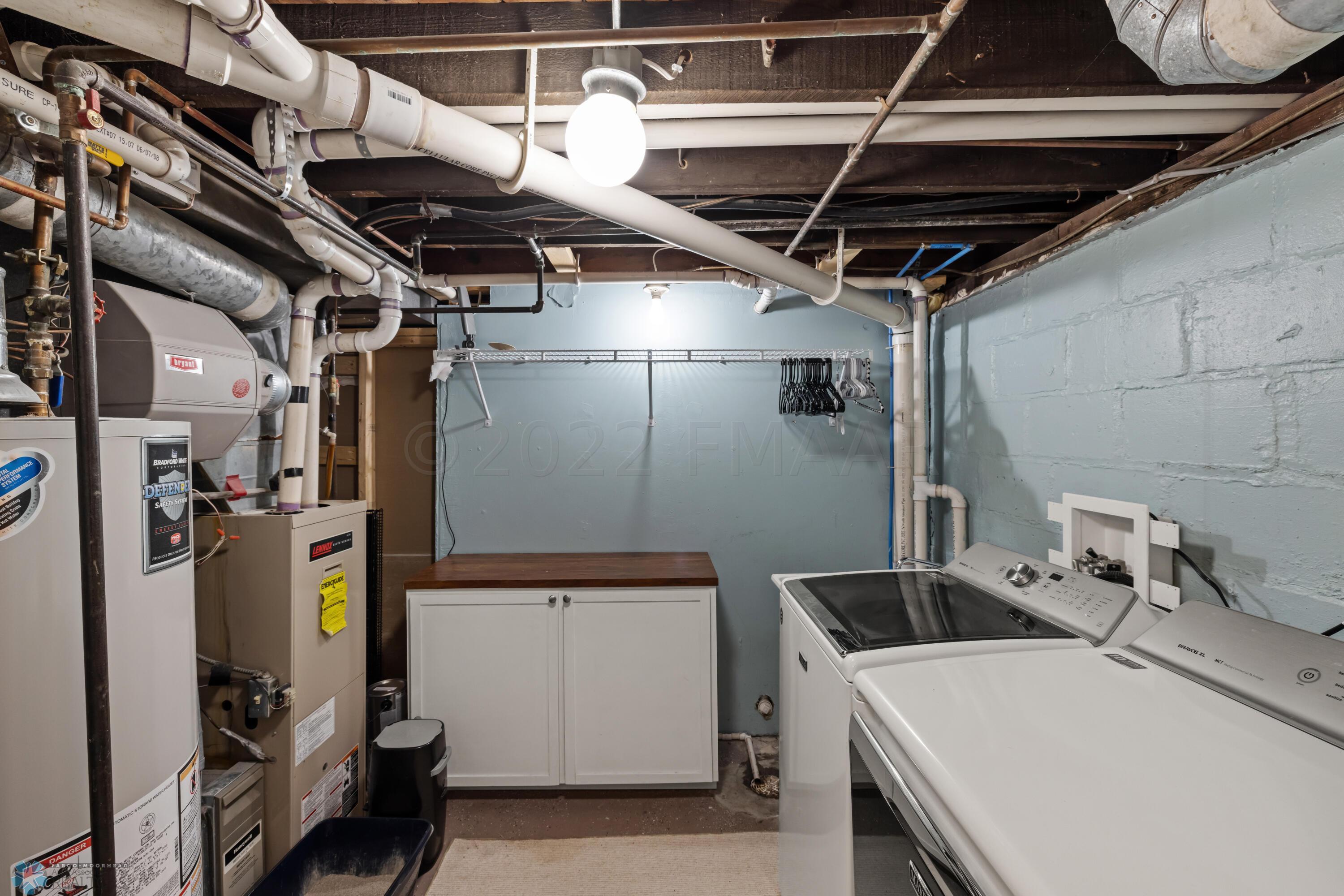 Amdak_458-Elmwood-Ave-S_12