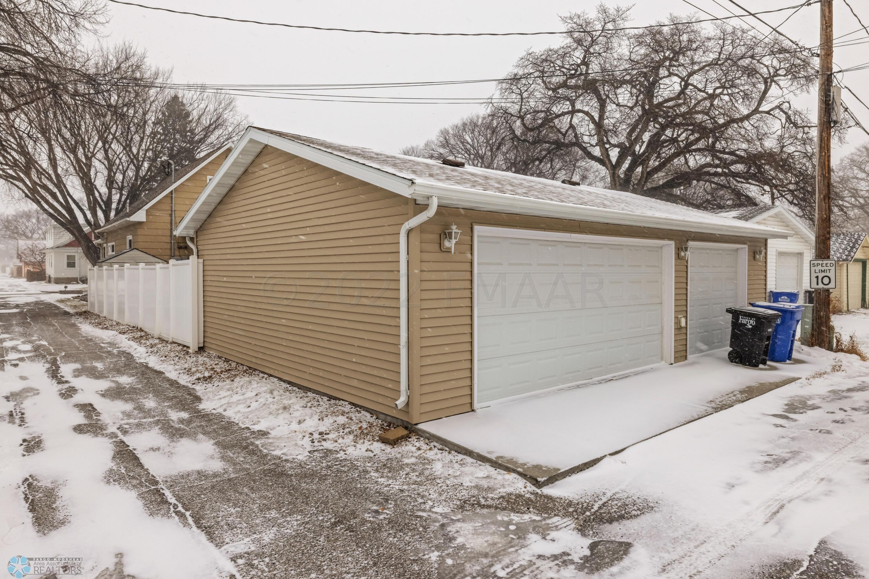 Amdak_458-Elmwood-Ave-S_27
