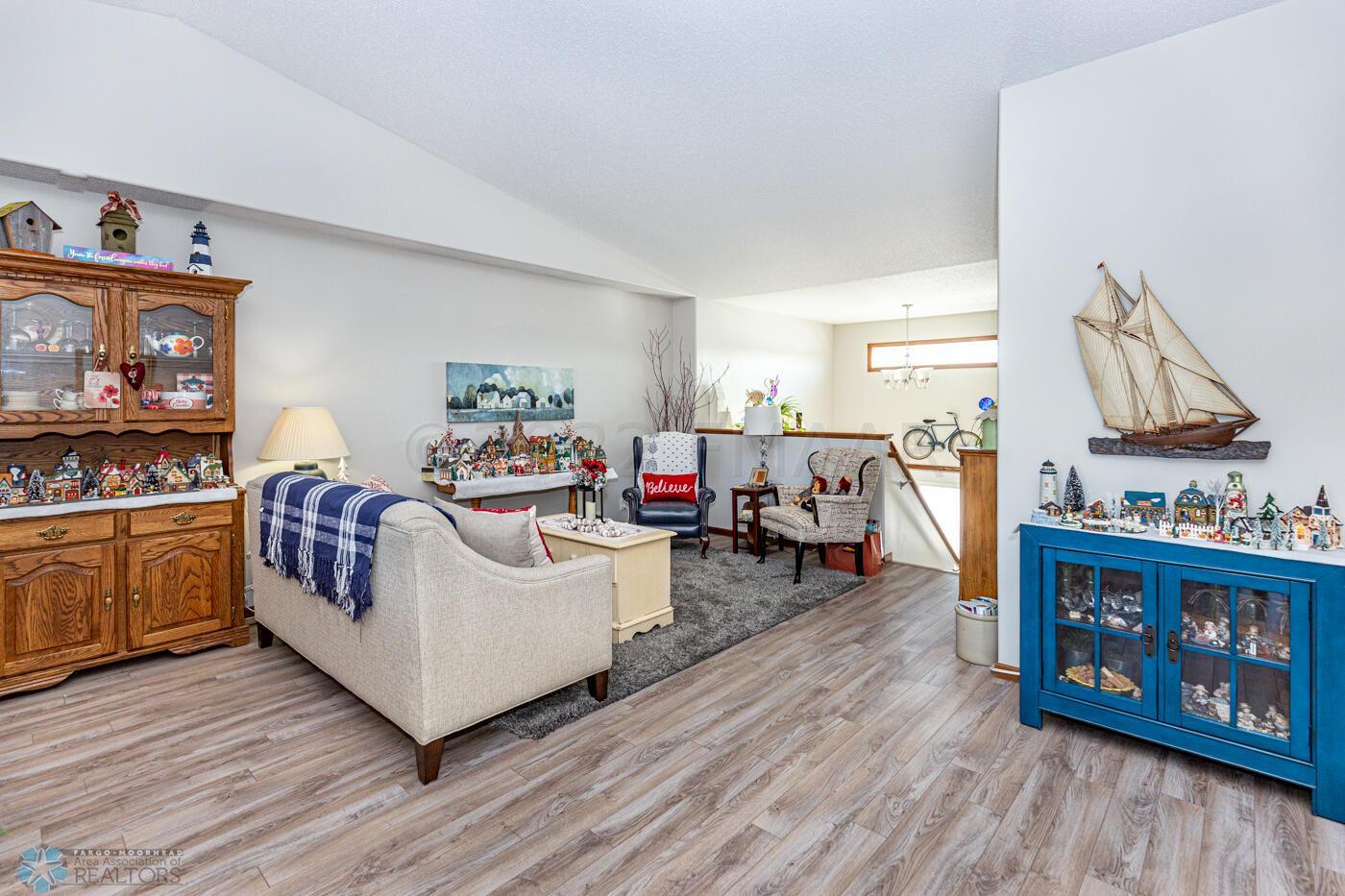 (3) Living Room