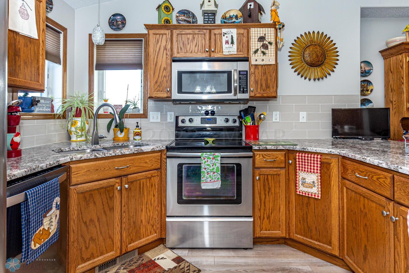 (6) Kitchen