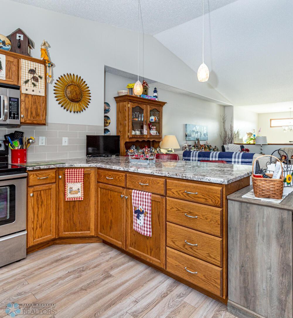 (7) Kitchen