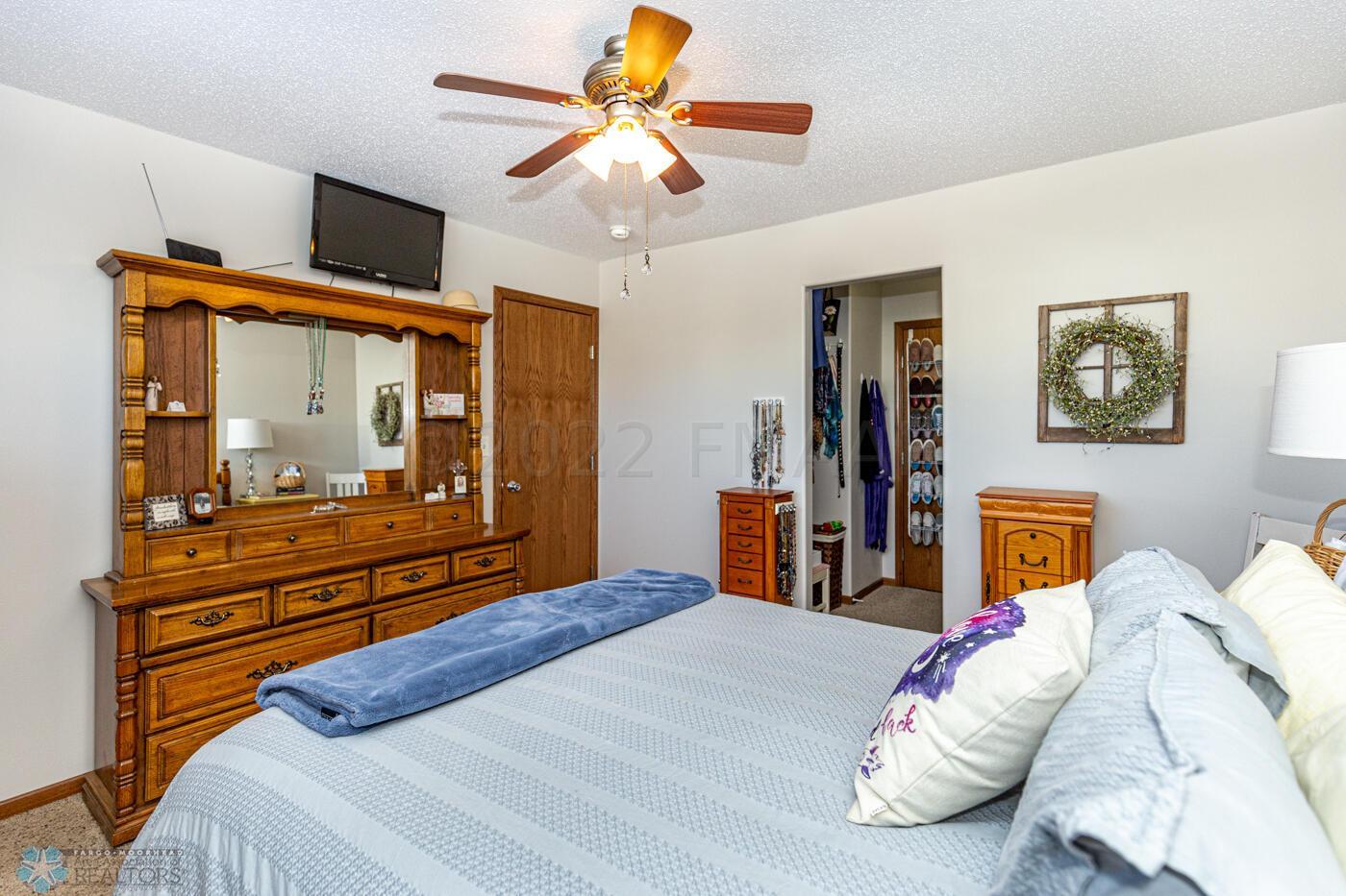 (11) Bed 1