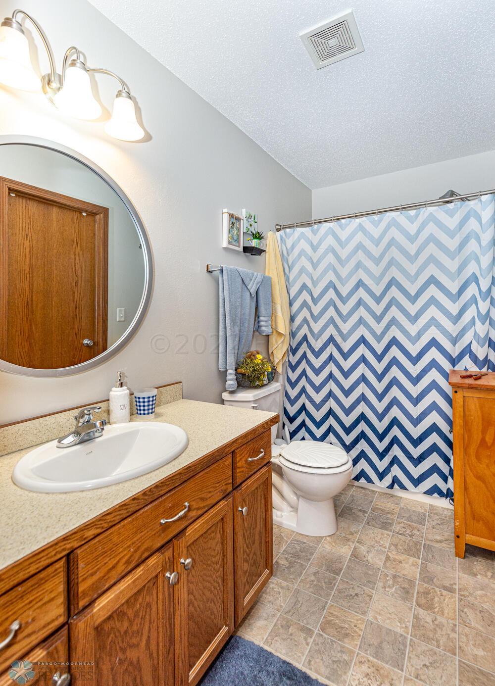 (13) Full Bath