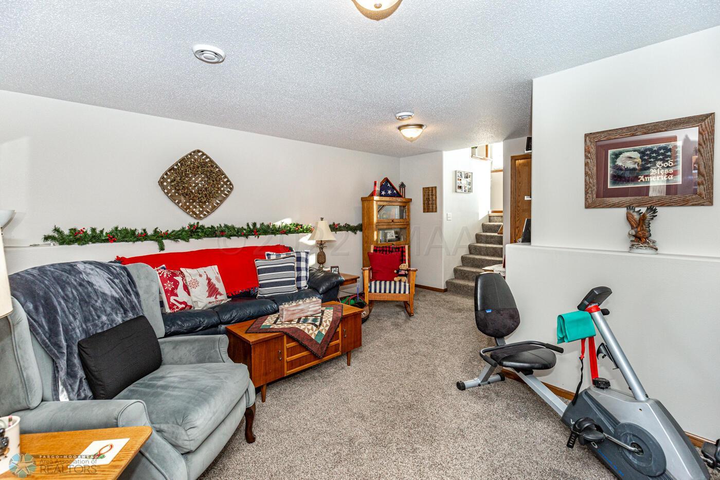 (14) Family Room