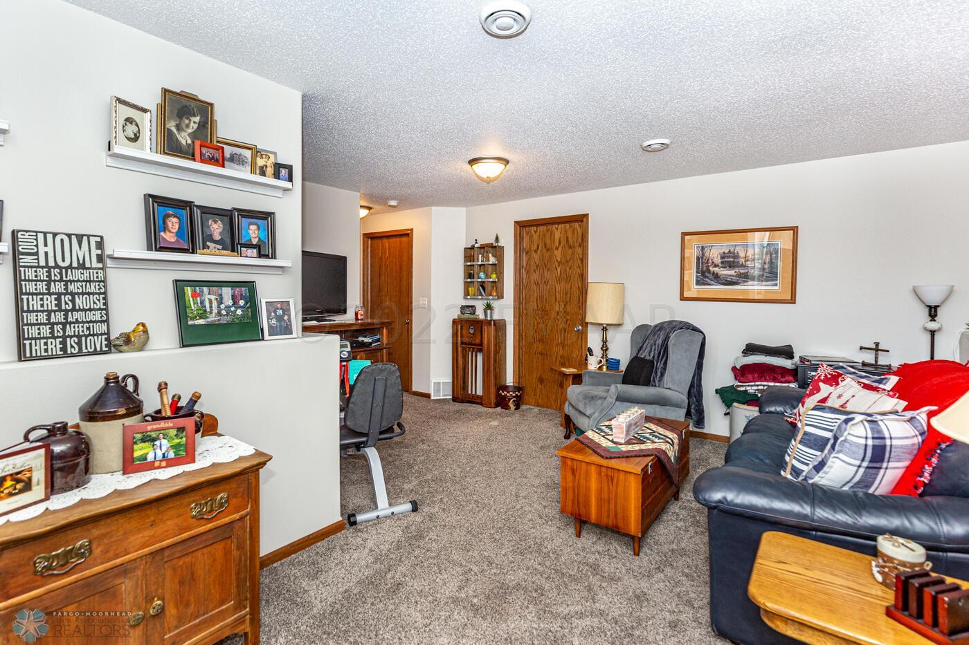 (15) Family Room