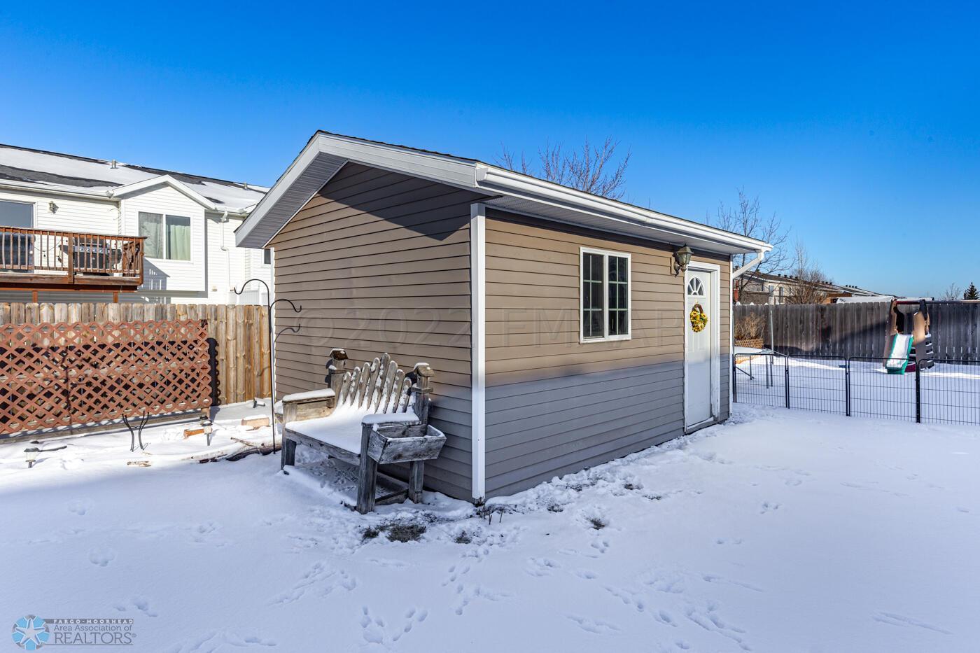 (27) Shed
