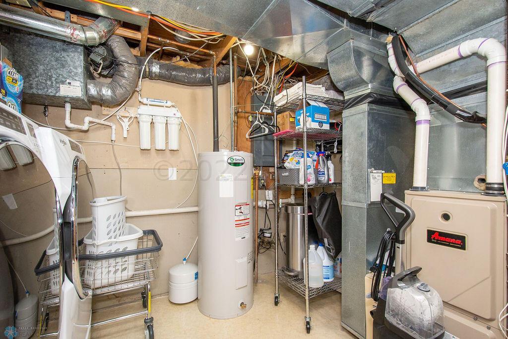 laundry room/utility room