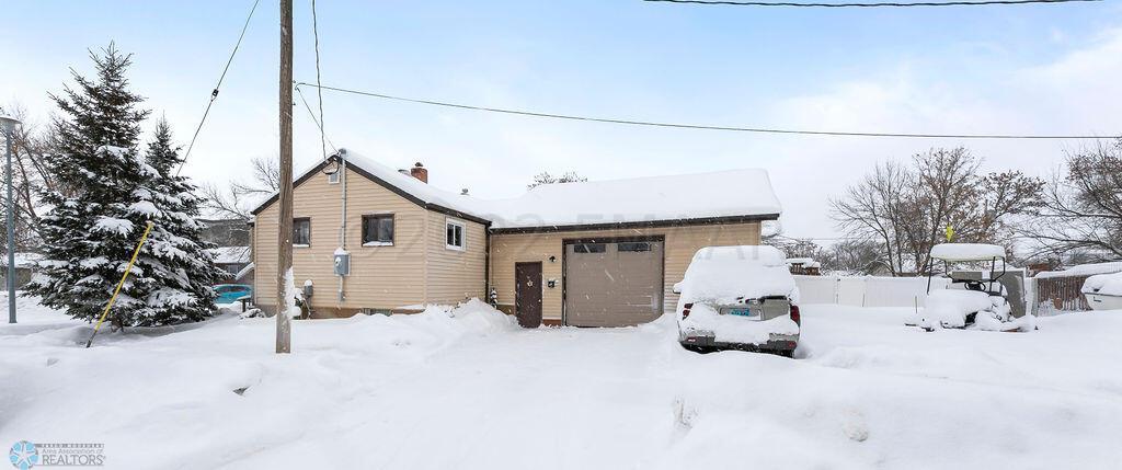 Side/Garage View